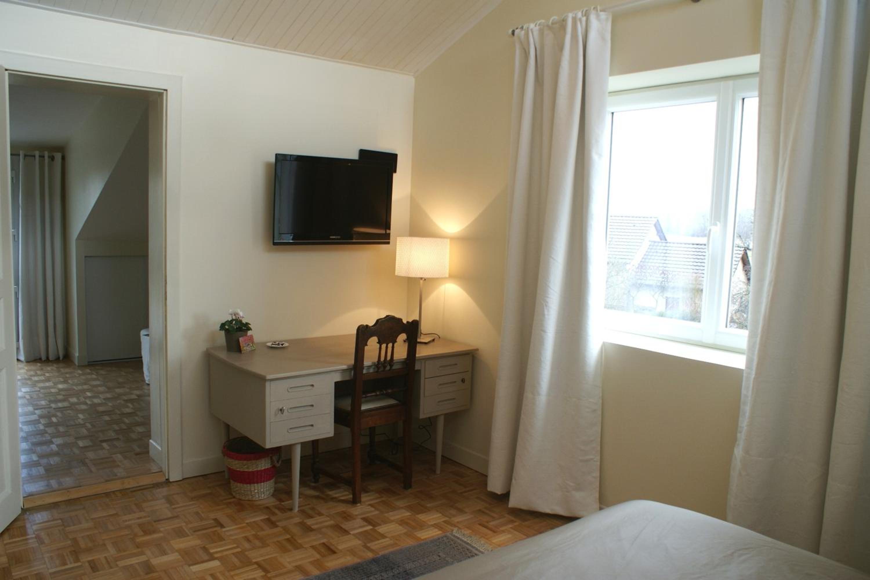 One-Bedroom Apartment - Photo 9