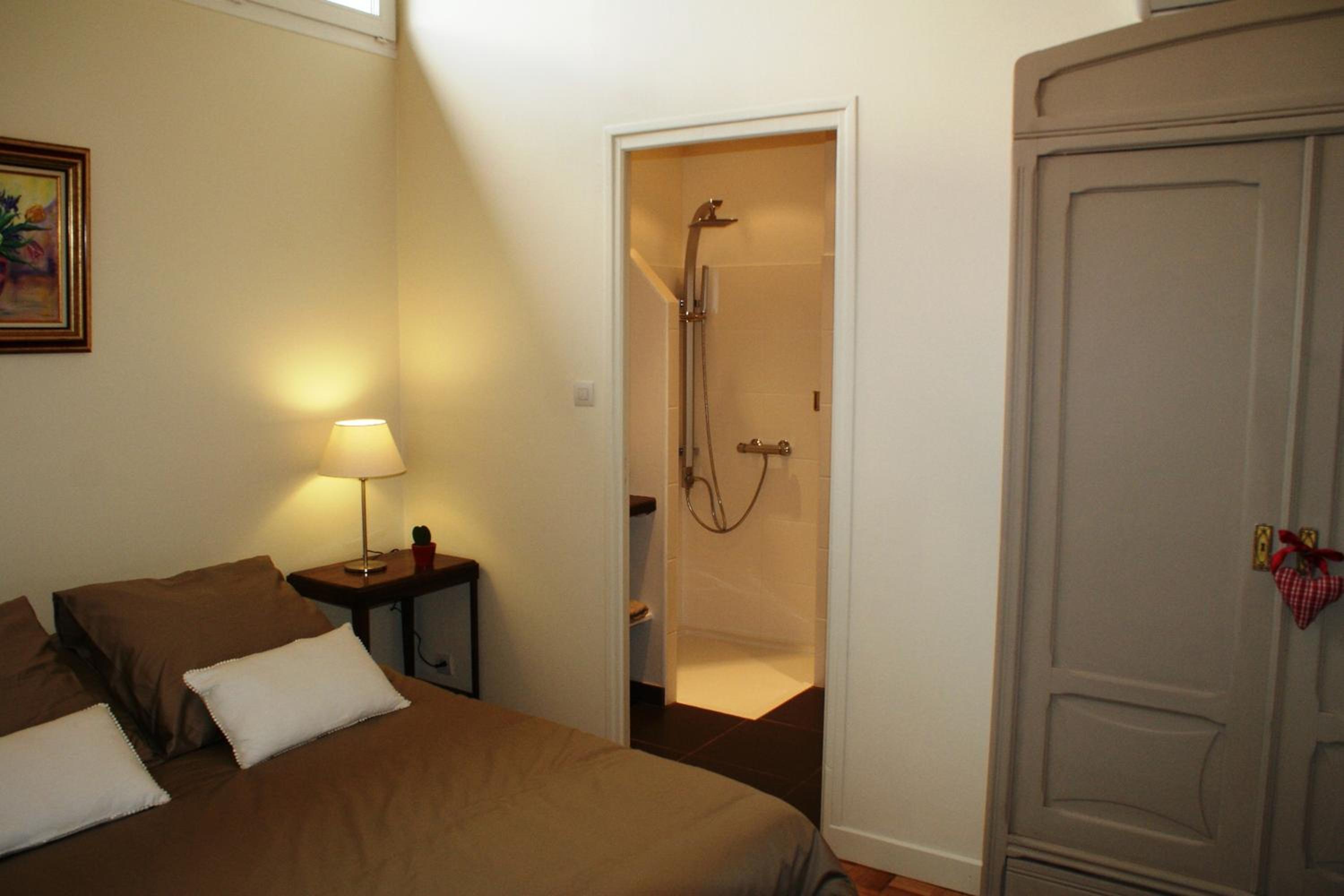 One-Bedroom Apartment - Photo 8