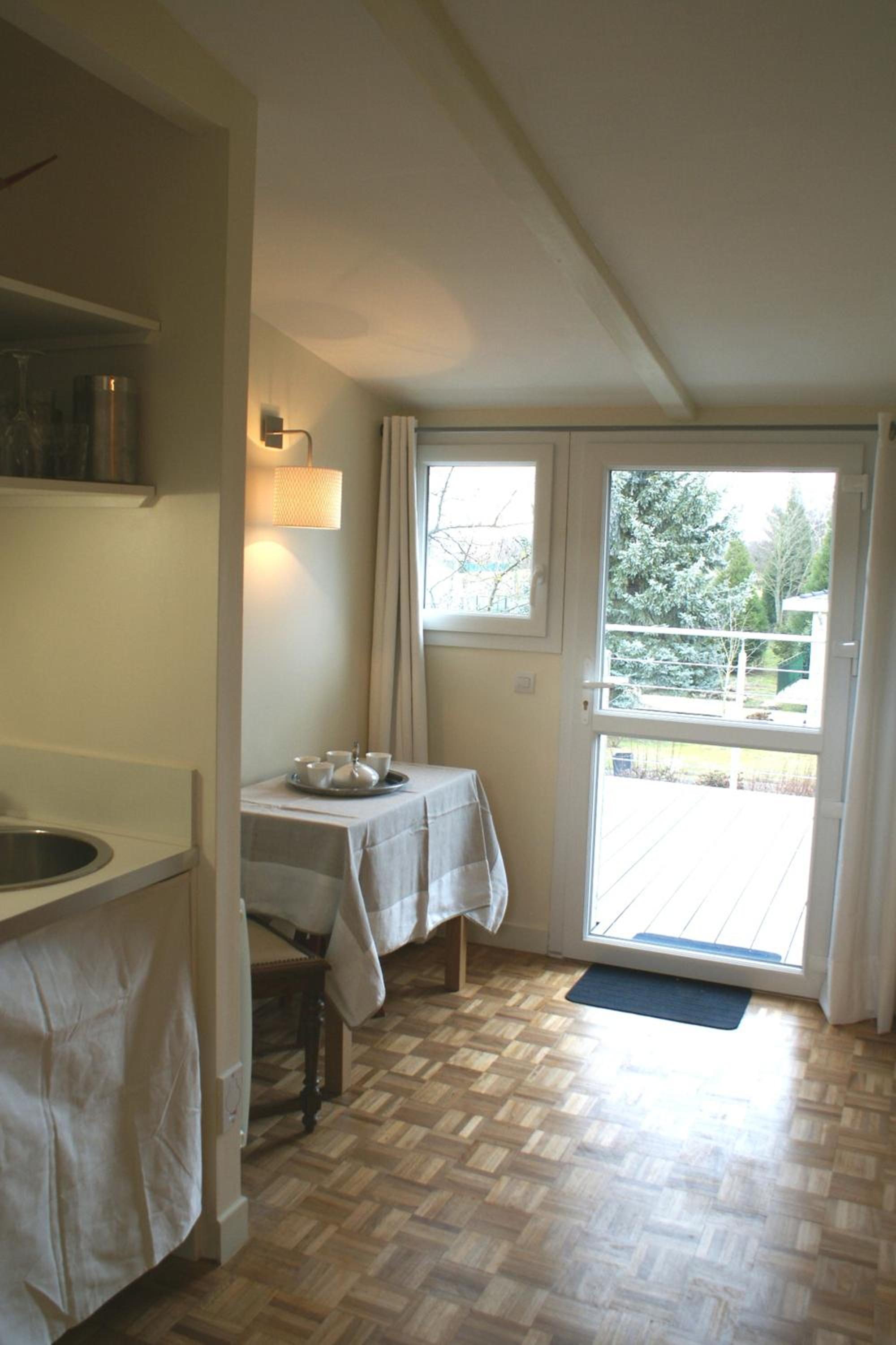 One-Bedroom Apartment - Photo 4