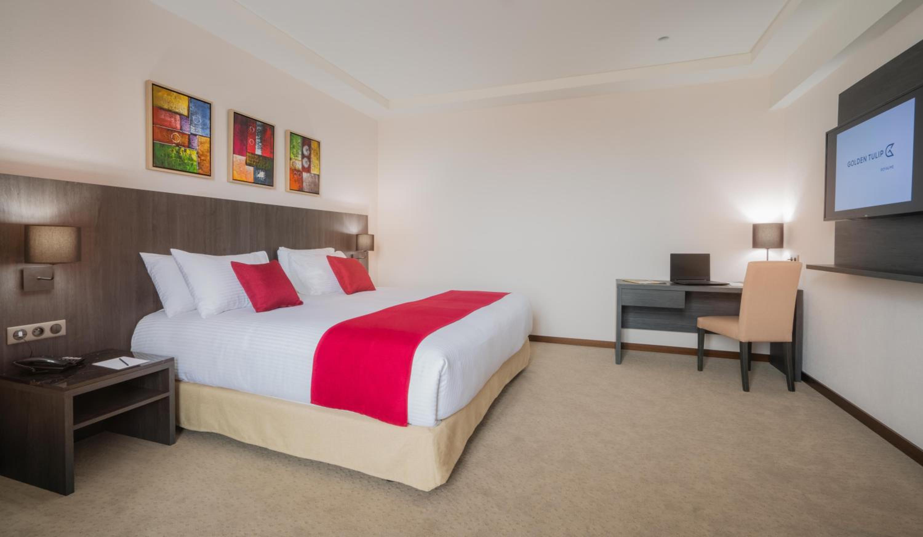 Standard King Room photo 3