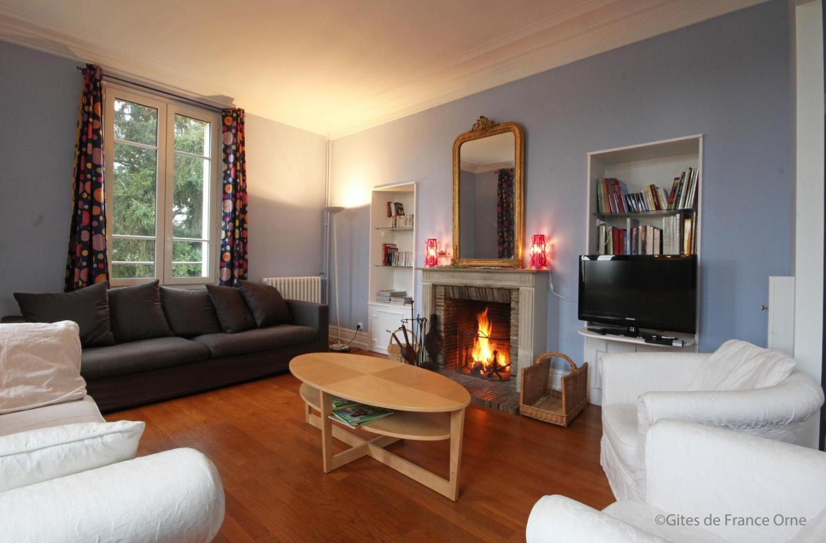 Five-Bedroom House photo 1