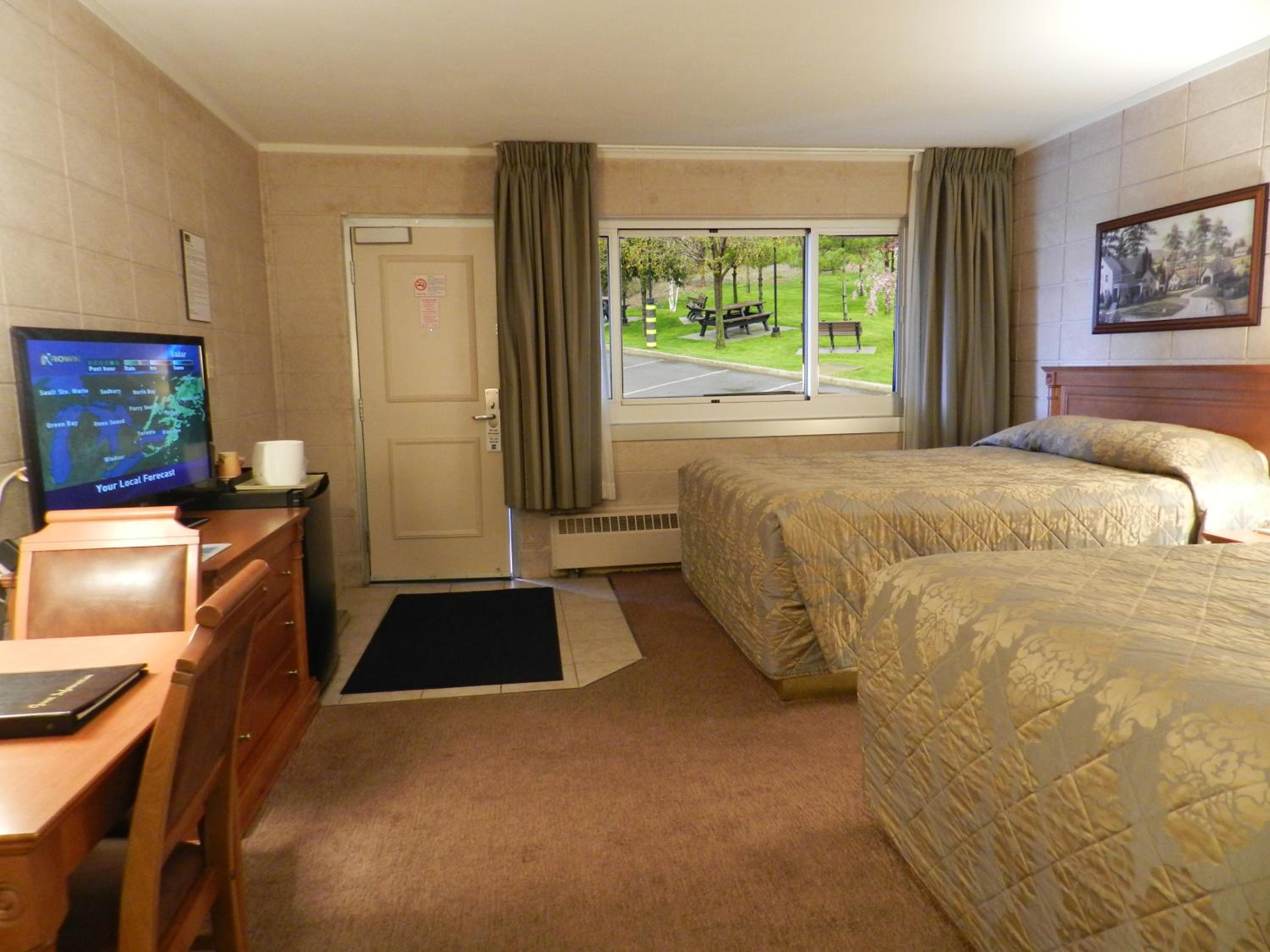 Queen Room with Two Queen Beds - Non-Smoking - Photo 1