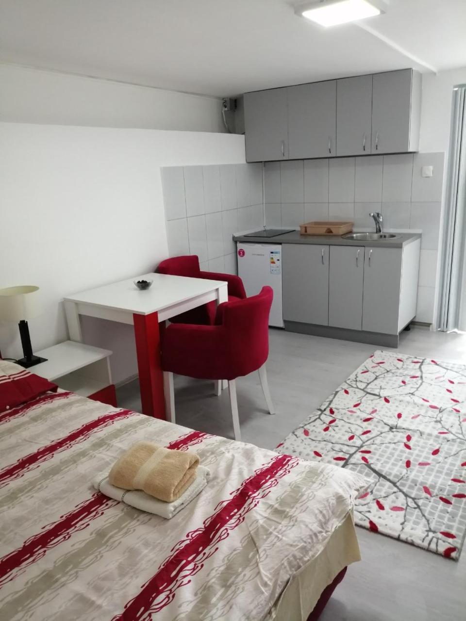 Studio Apartment photo 3