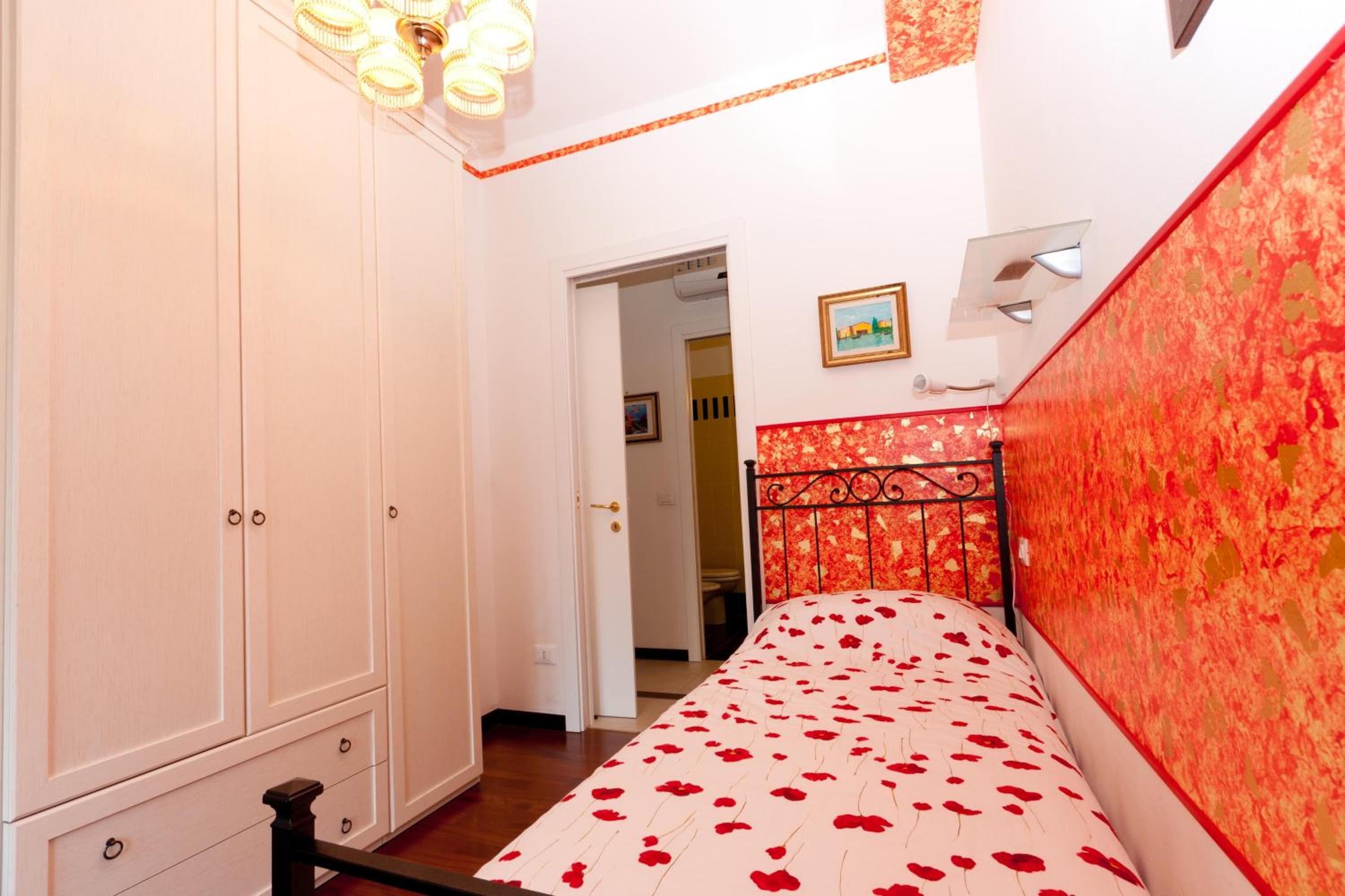Two-Bedroom Apartment with Terrace - Via Divisione Nannetti photo 1