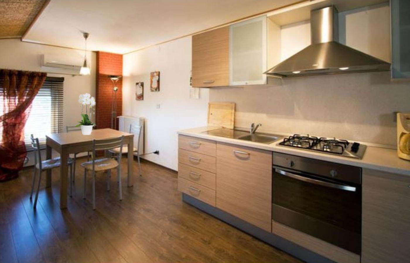 One-Bedroom Apartment (5 Adults) - Photo 8