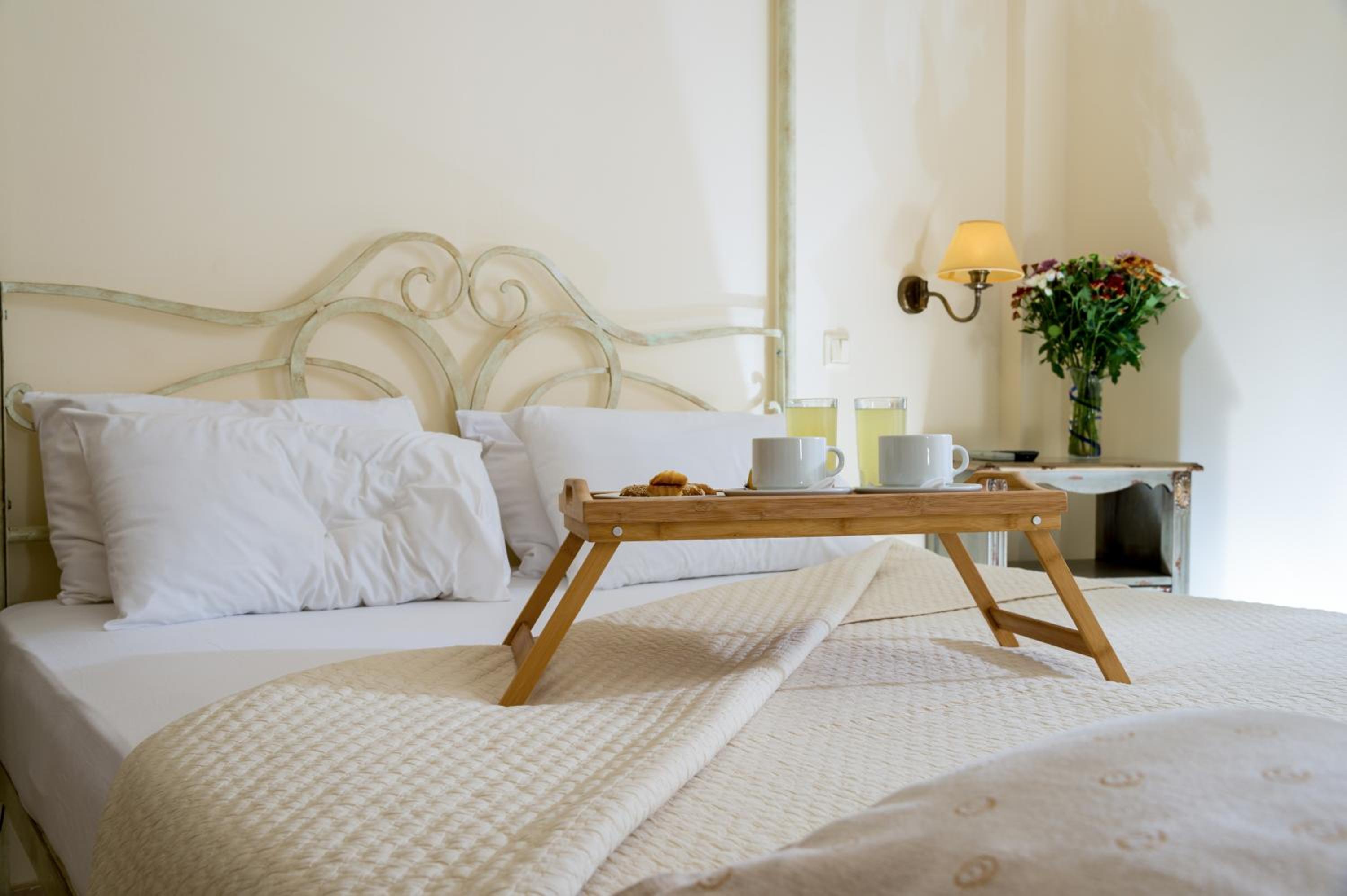 Superior Double Room (Double Bed & Sofa) thumbnail 6