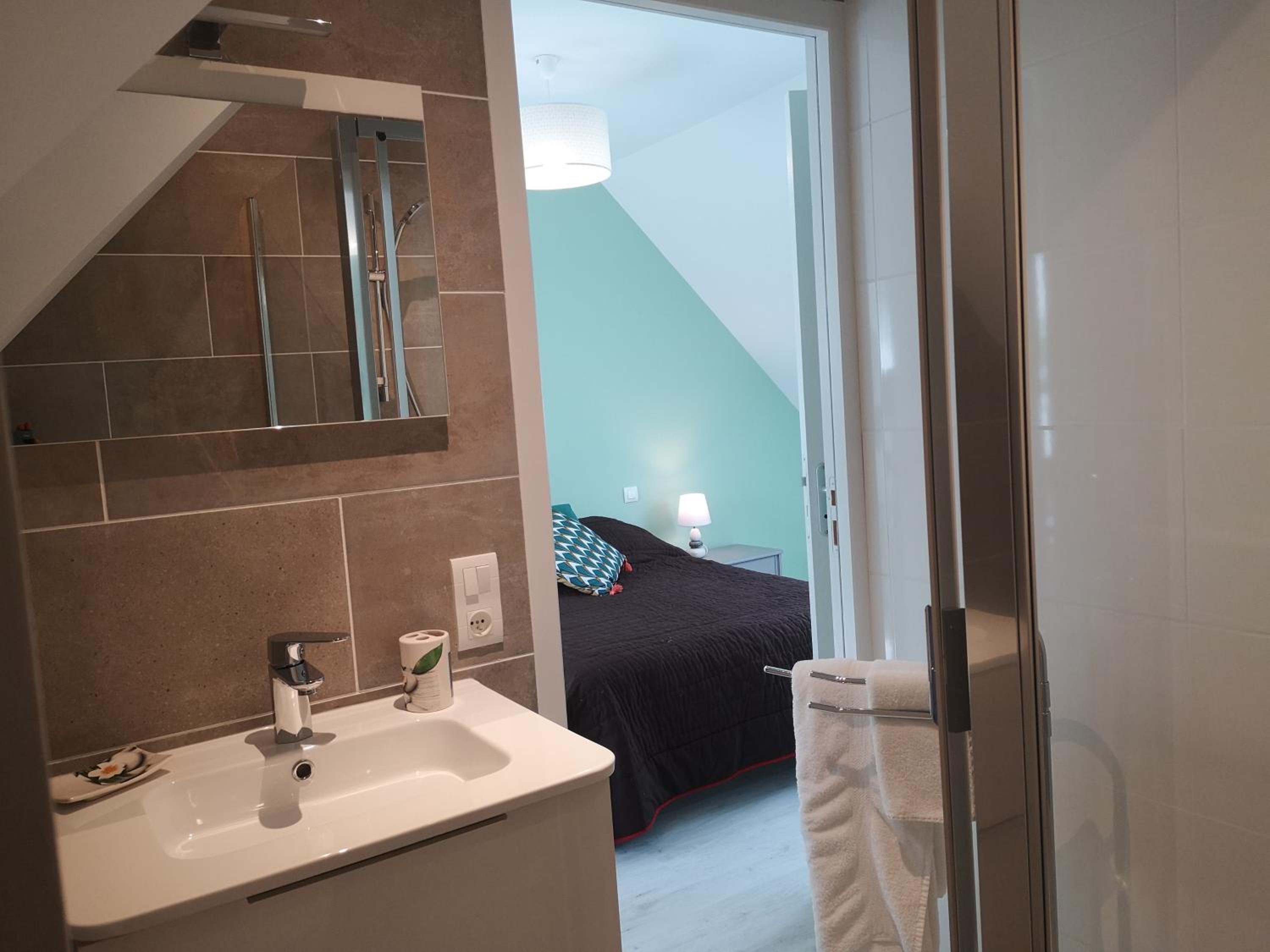 Standard Double Room - Photo 6