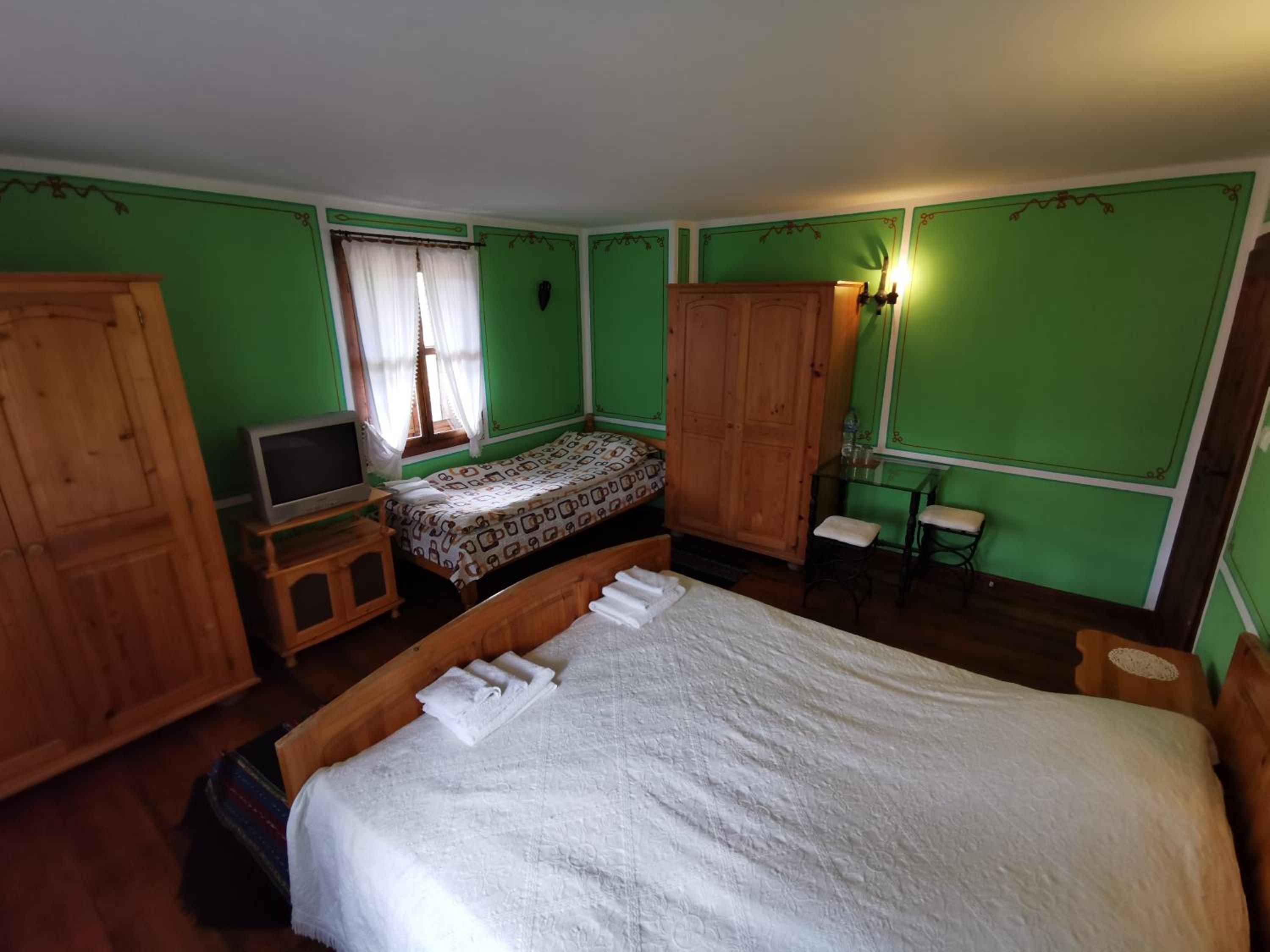 Triple Room with Shared Bathroom photo 2