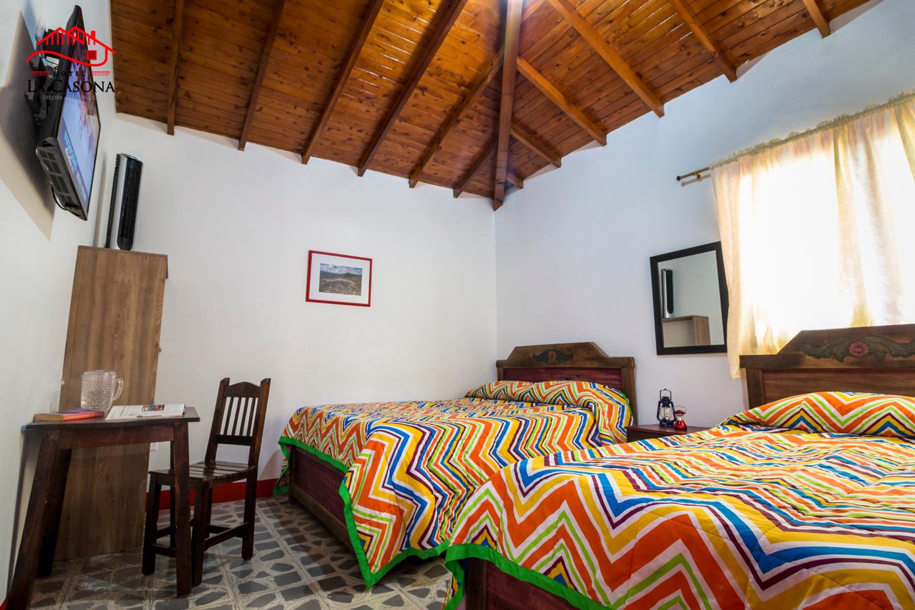 Quadruple Room with Private Bathroom photo 3