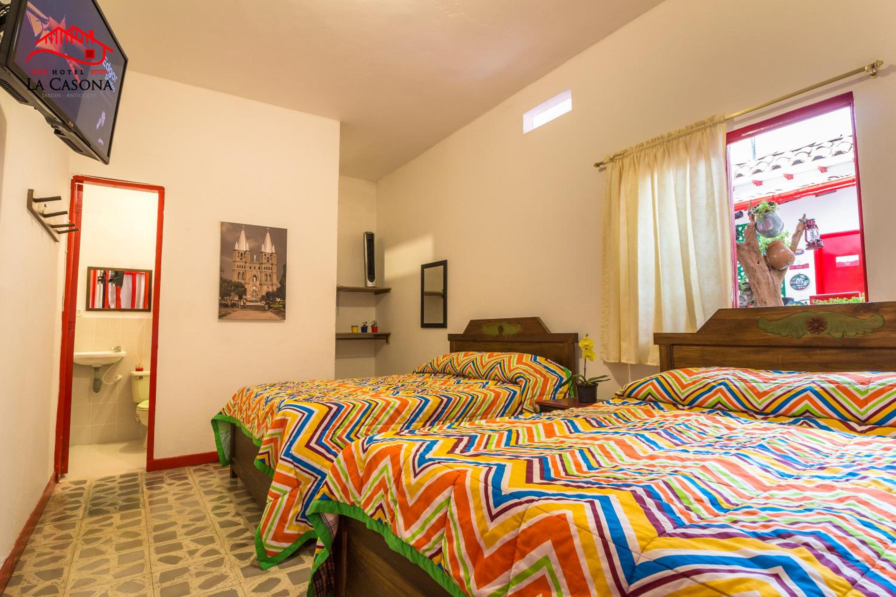 Quadruple Room with Private Bathroom photo 1