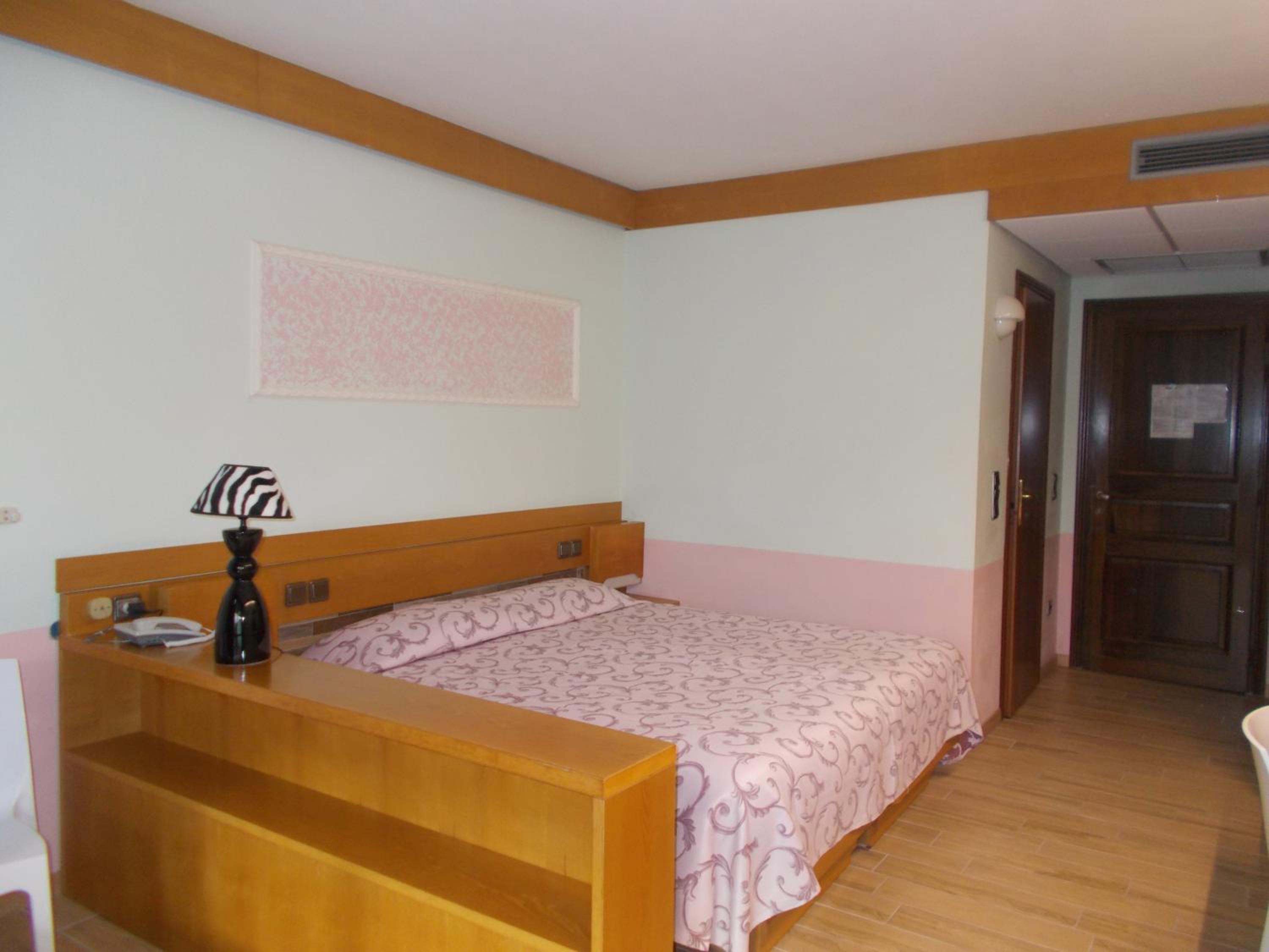 Standard Triple Room - Photo 3