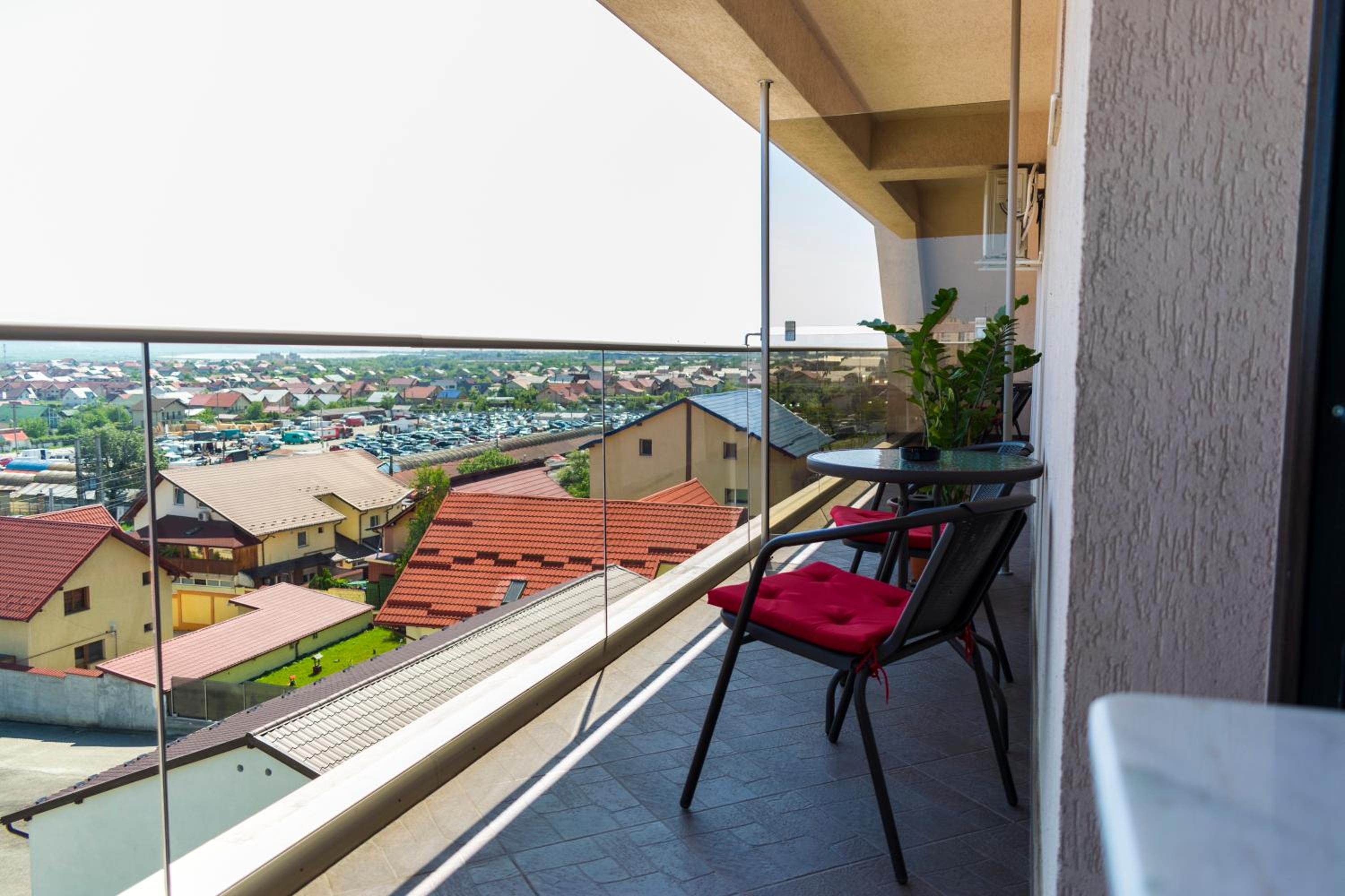 King Room with Balcony - Photo 12