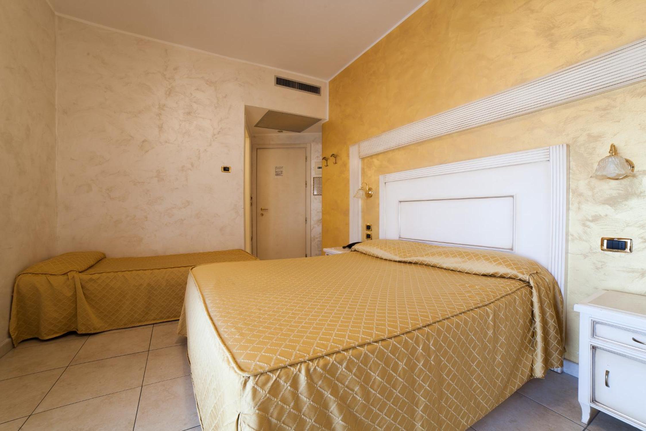 Triple Room with Sea View - Photo 7
