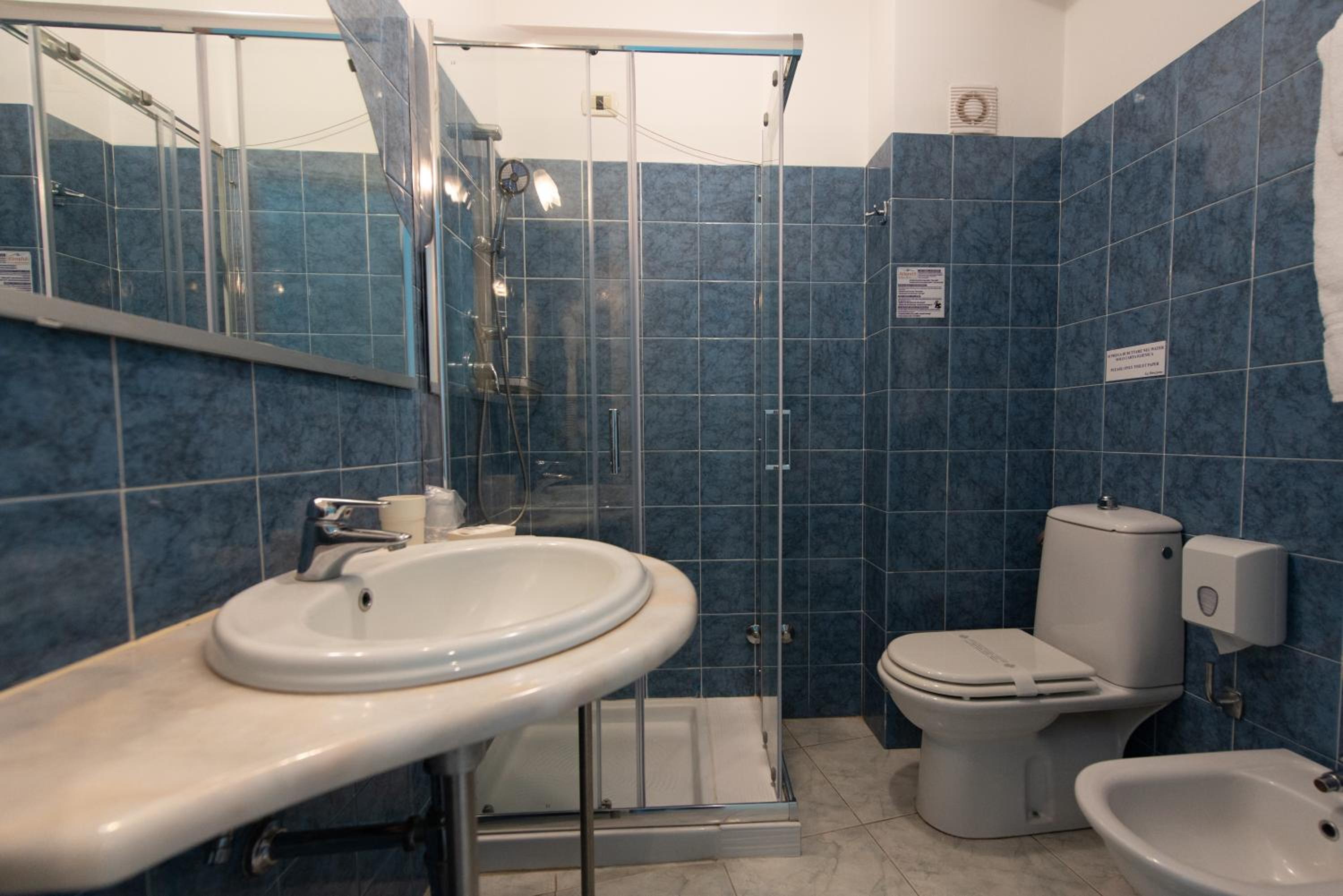 Standard Triple Room photo 3