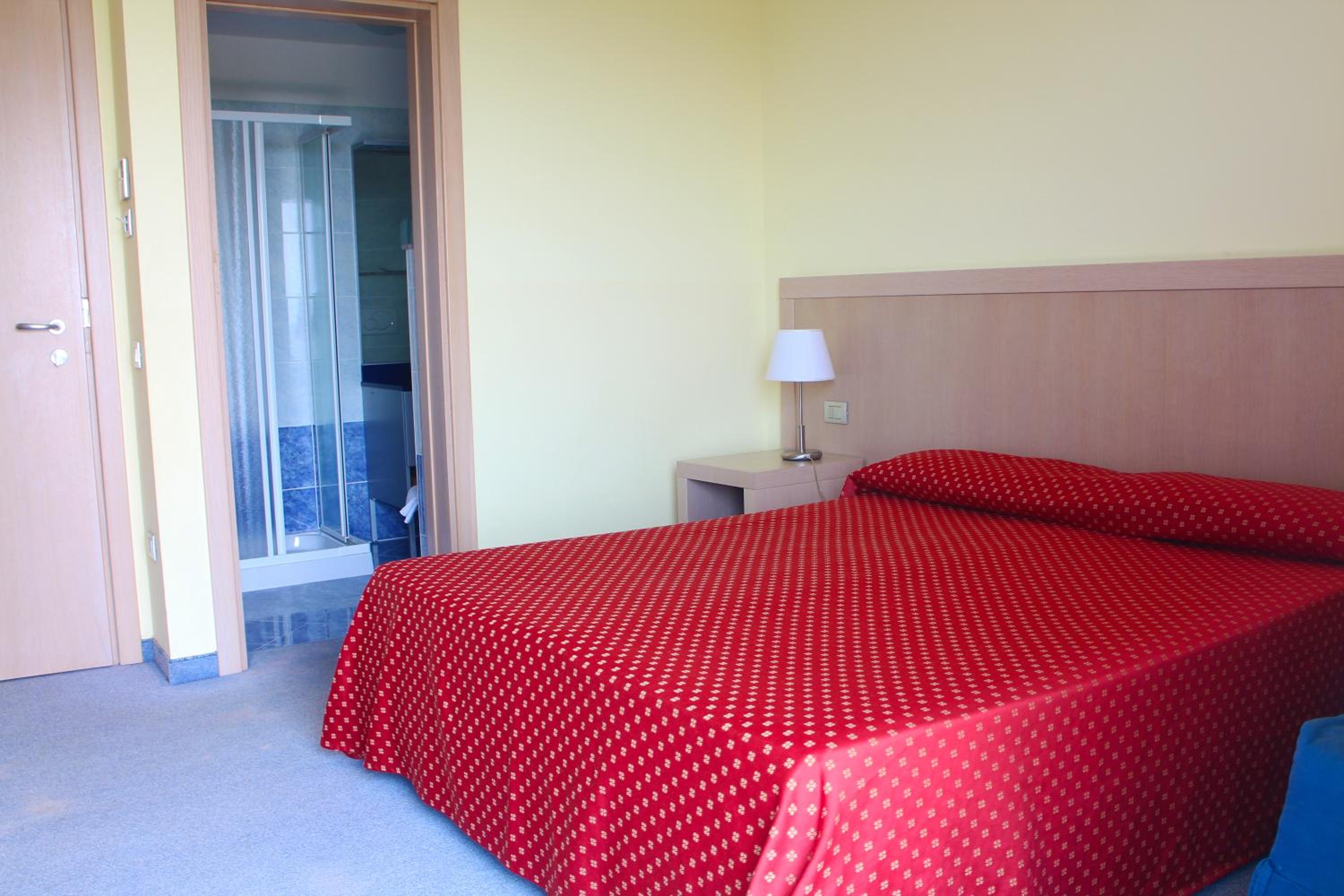 Two Connecting Double Rooms - Photo 3