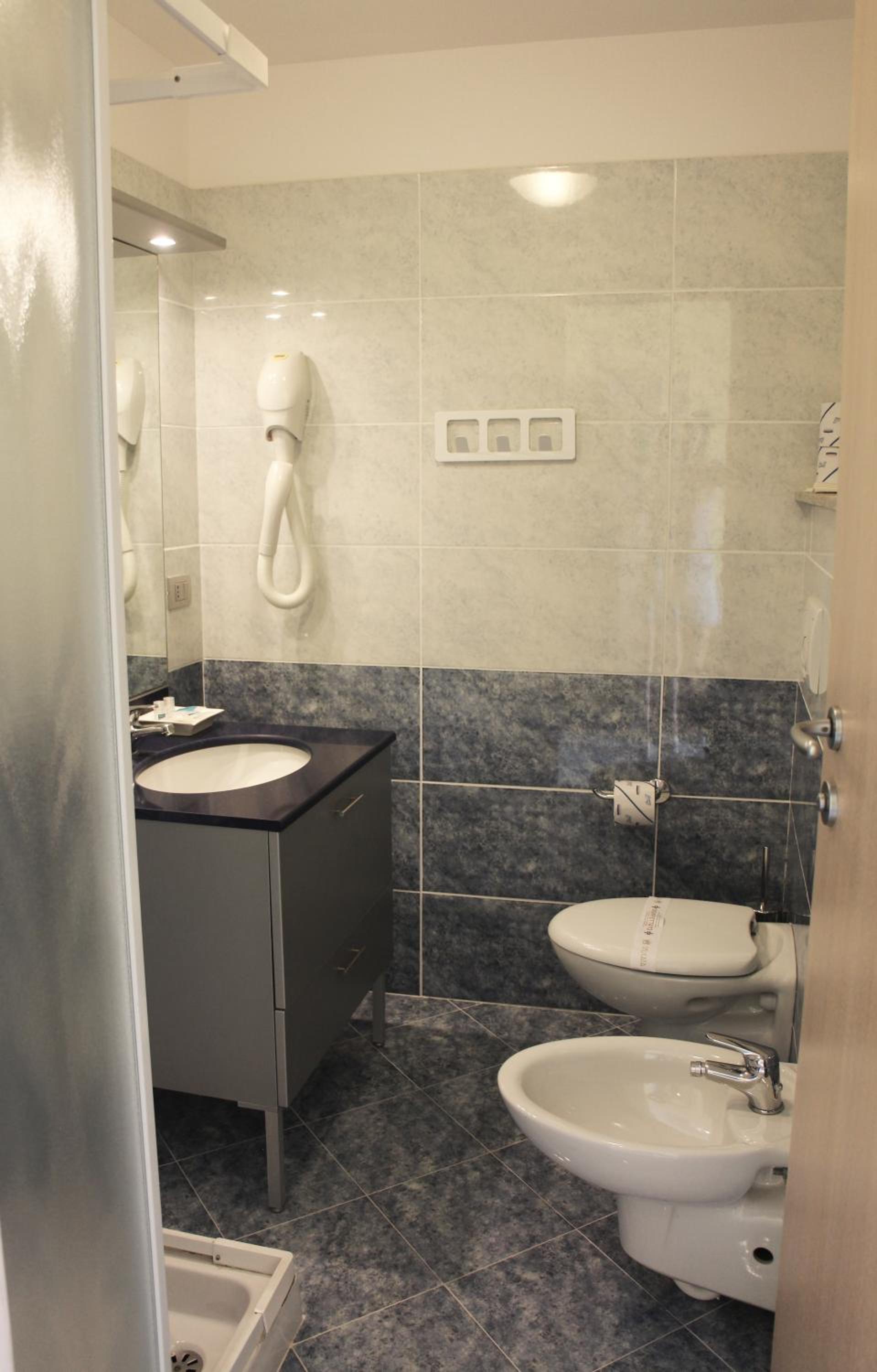 Two Connecting Double Rooms - Photo 5