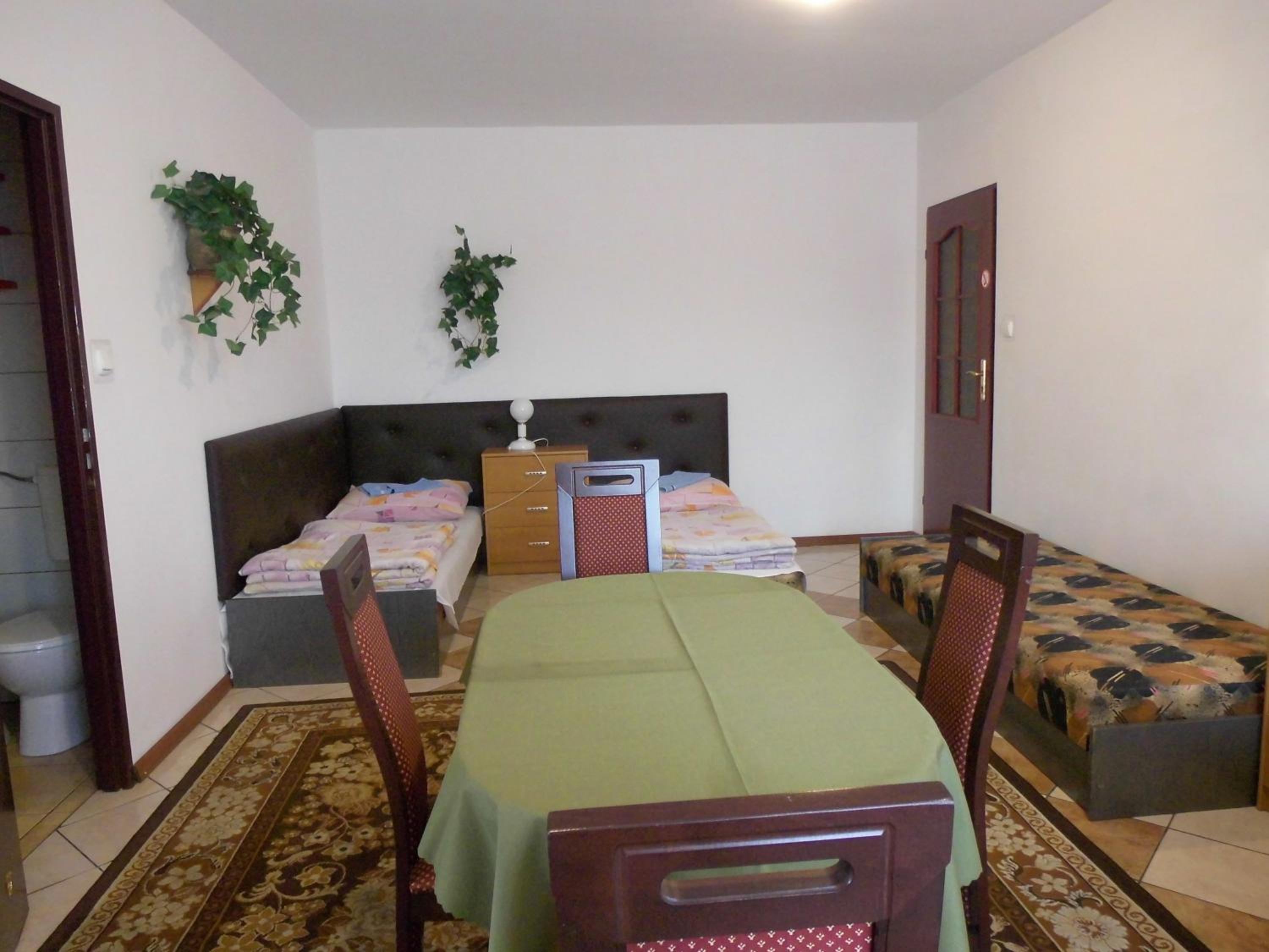 Quadruple Room with Private Bathroom - Photo 3