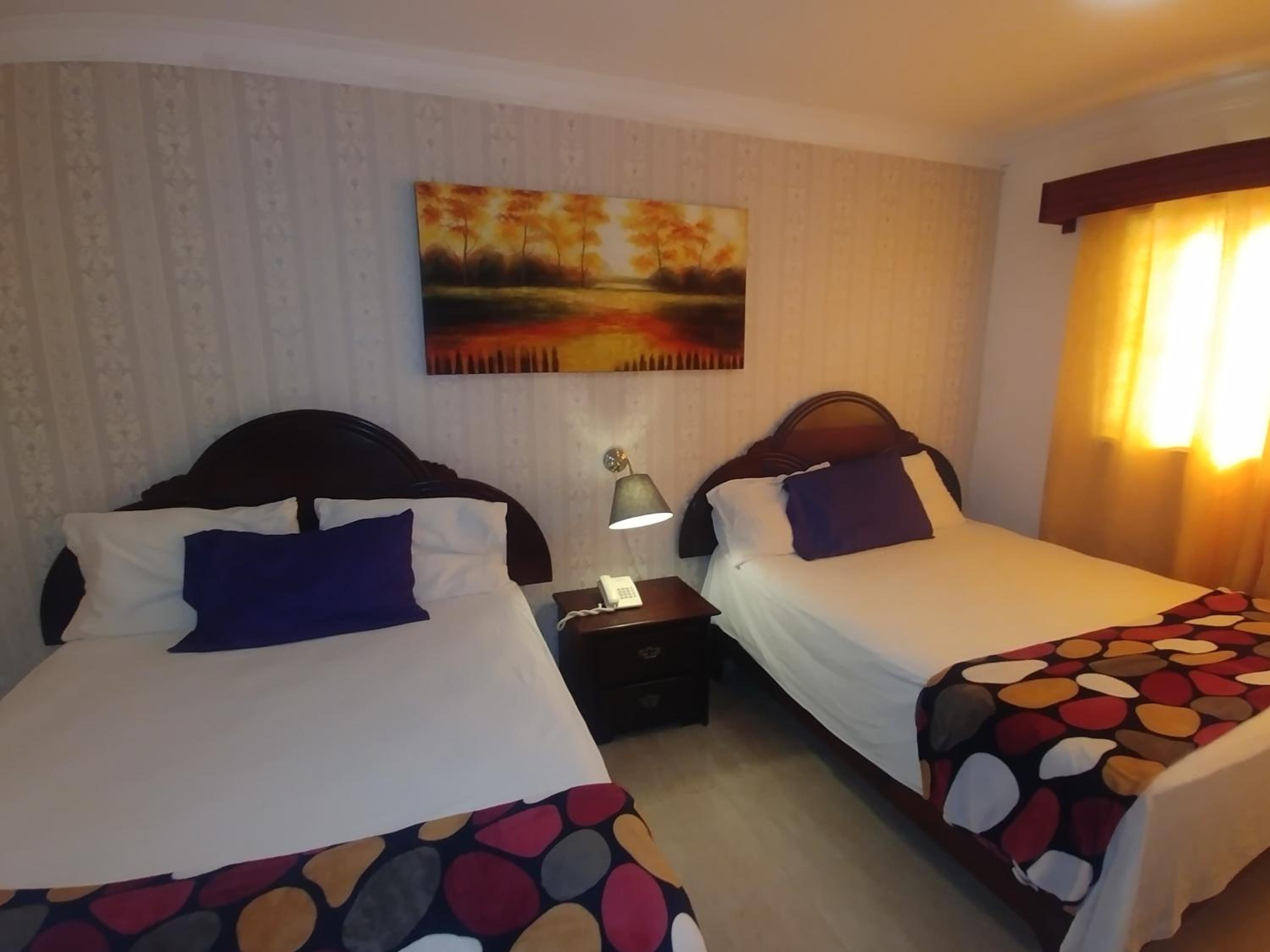 Standard Queen Room with Two Queen Beds photo 3