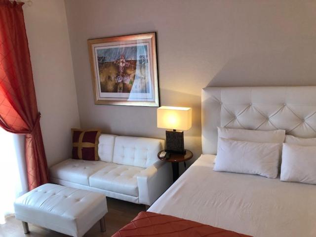 Two-Bedroom Apartment with Balcony and Sea View photo 1