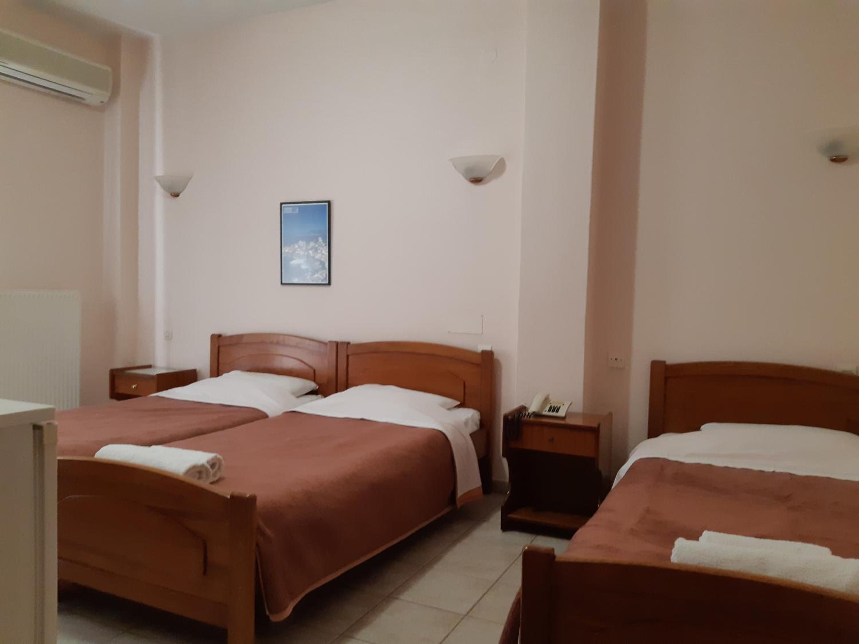 Triple Room with Single Beds and Side Sea View photo 2