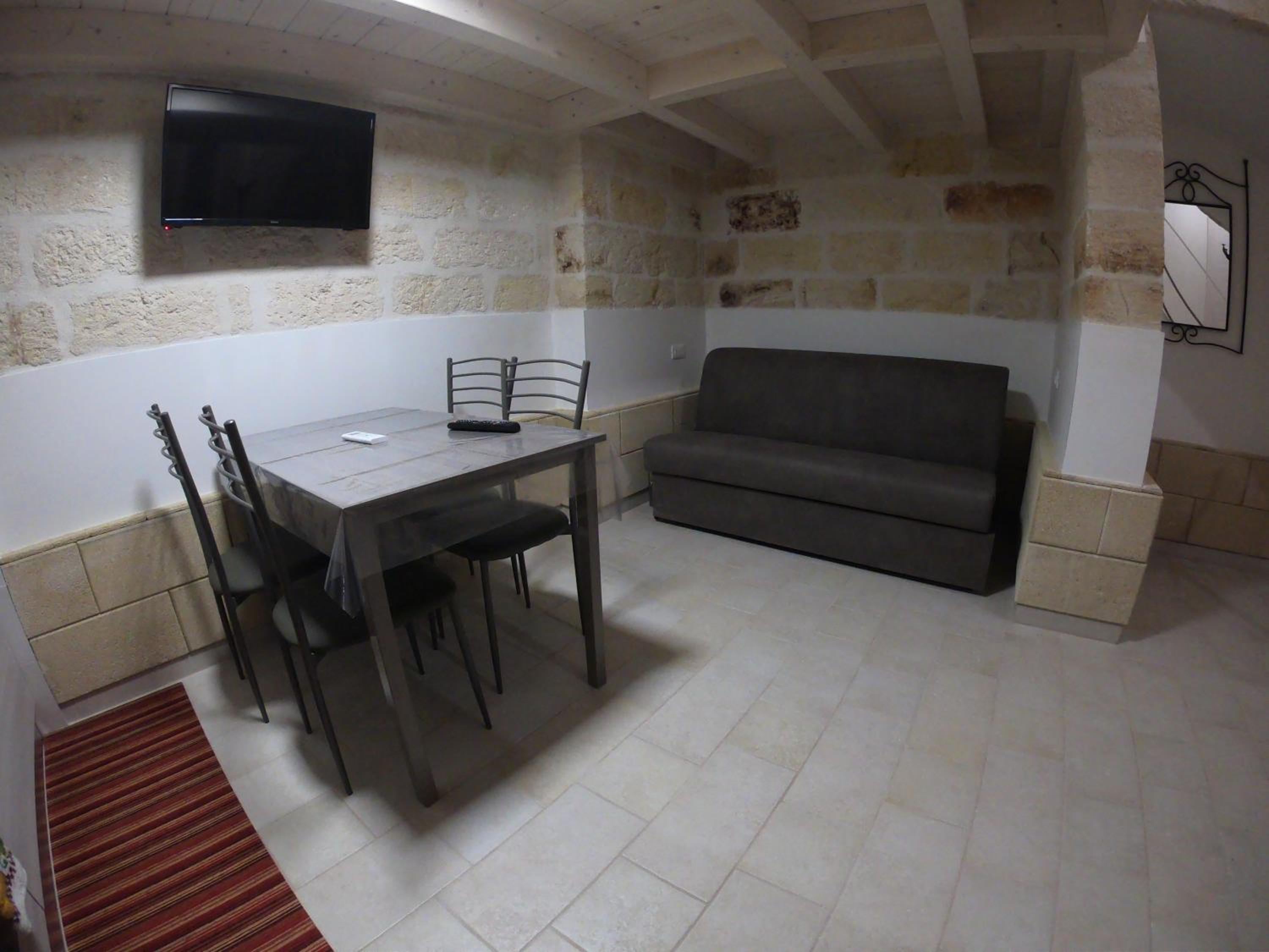 One-Bedroom House - Photo 10