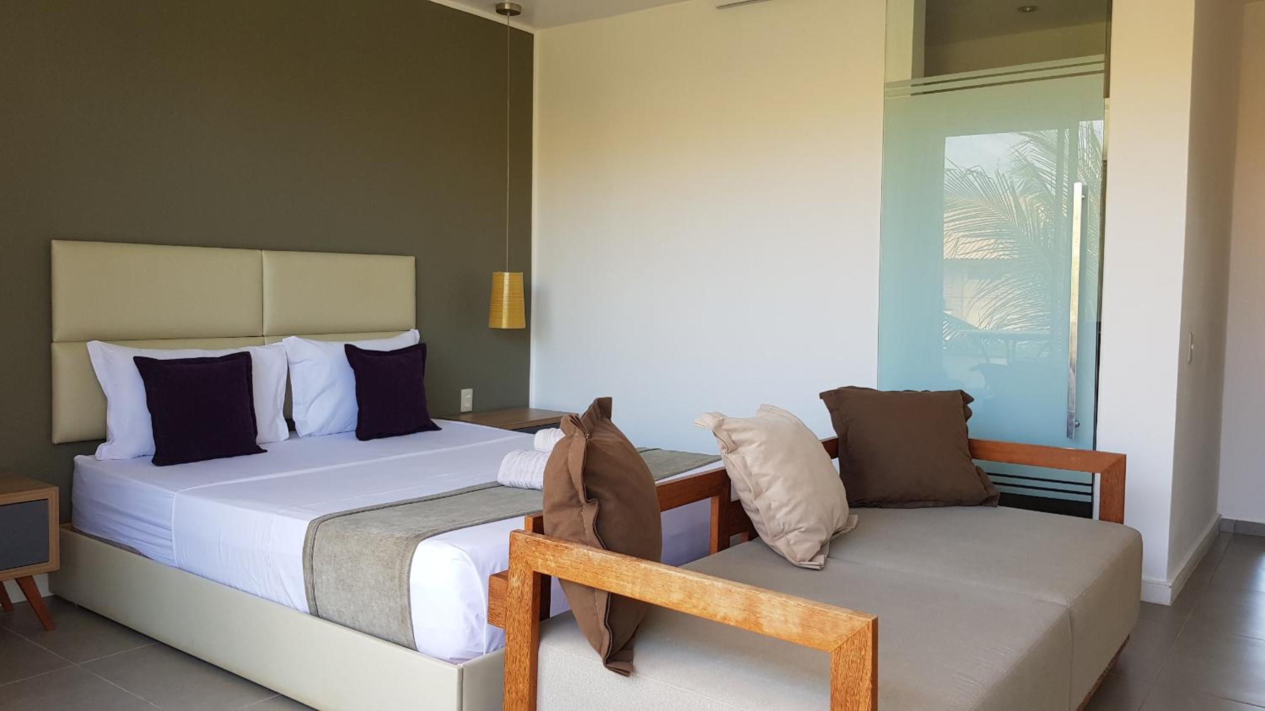 Deluxe King Suite - Photo 11
