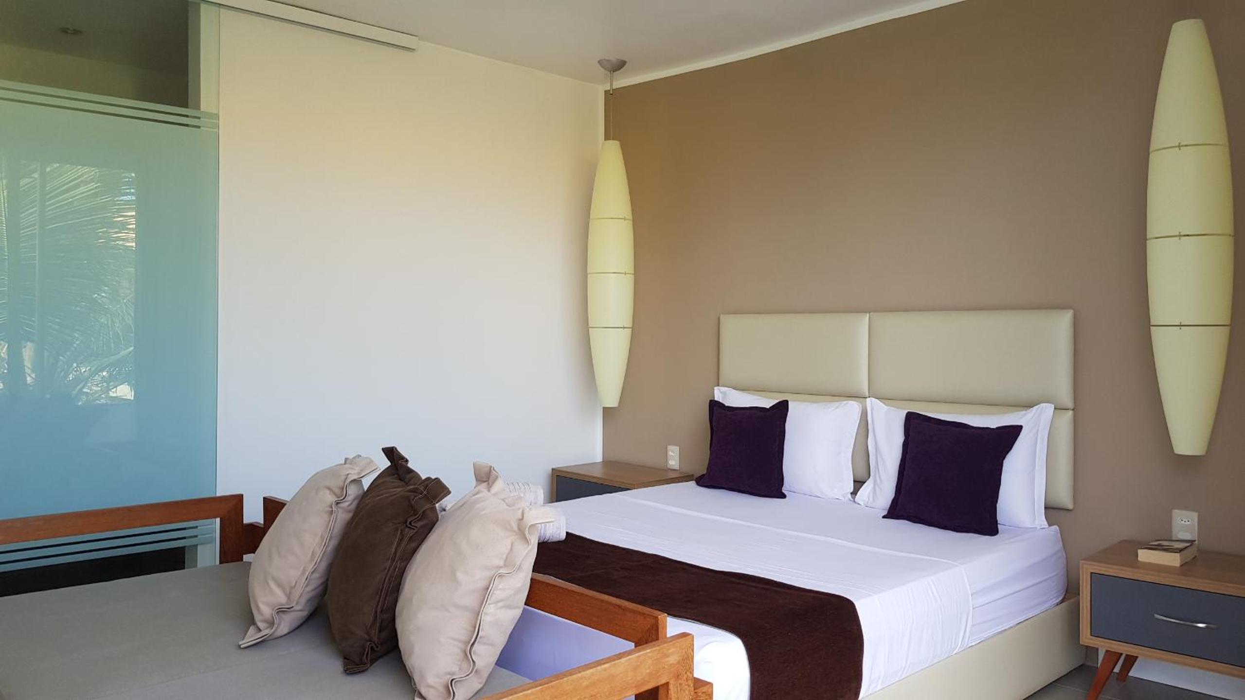 Deluxe King Suite - Photo 10