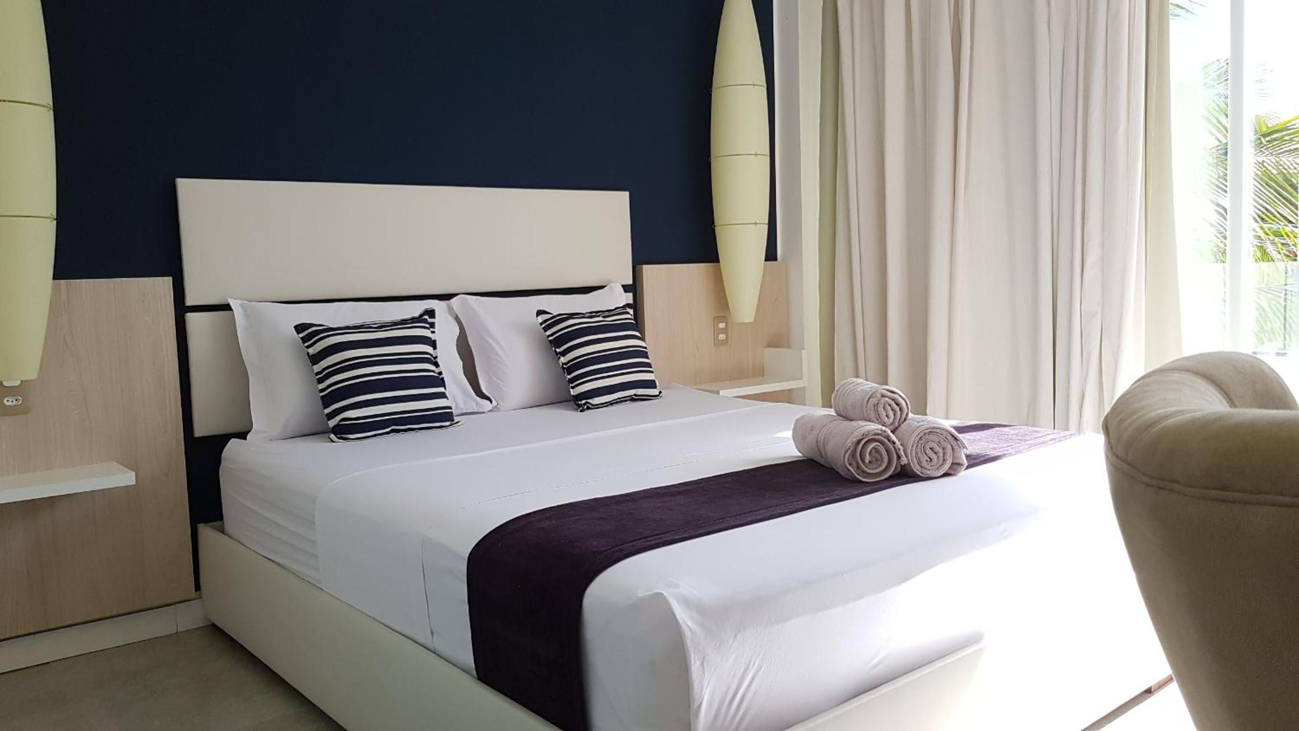 Deluxe King Suite - Photo 8