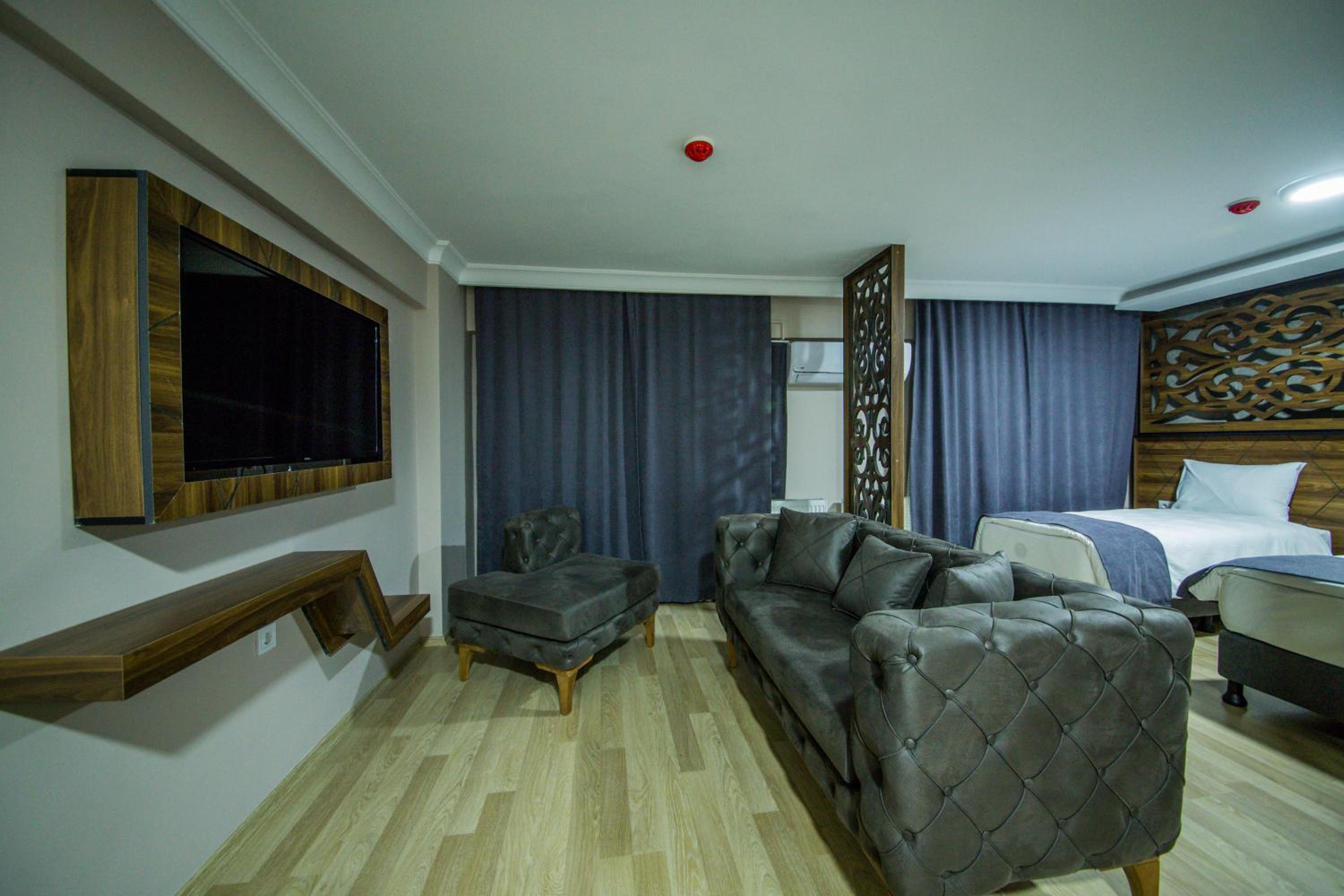 Deluxe Suite - Photo 6
