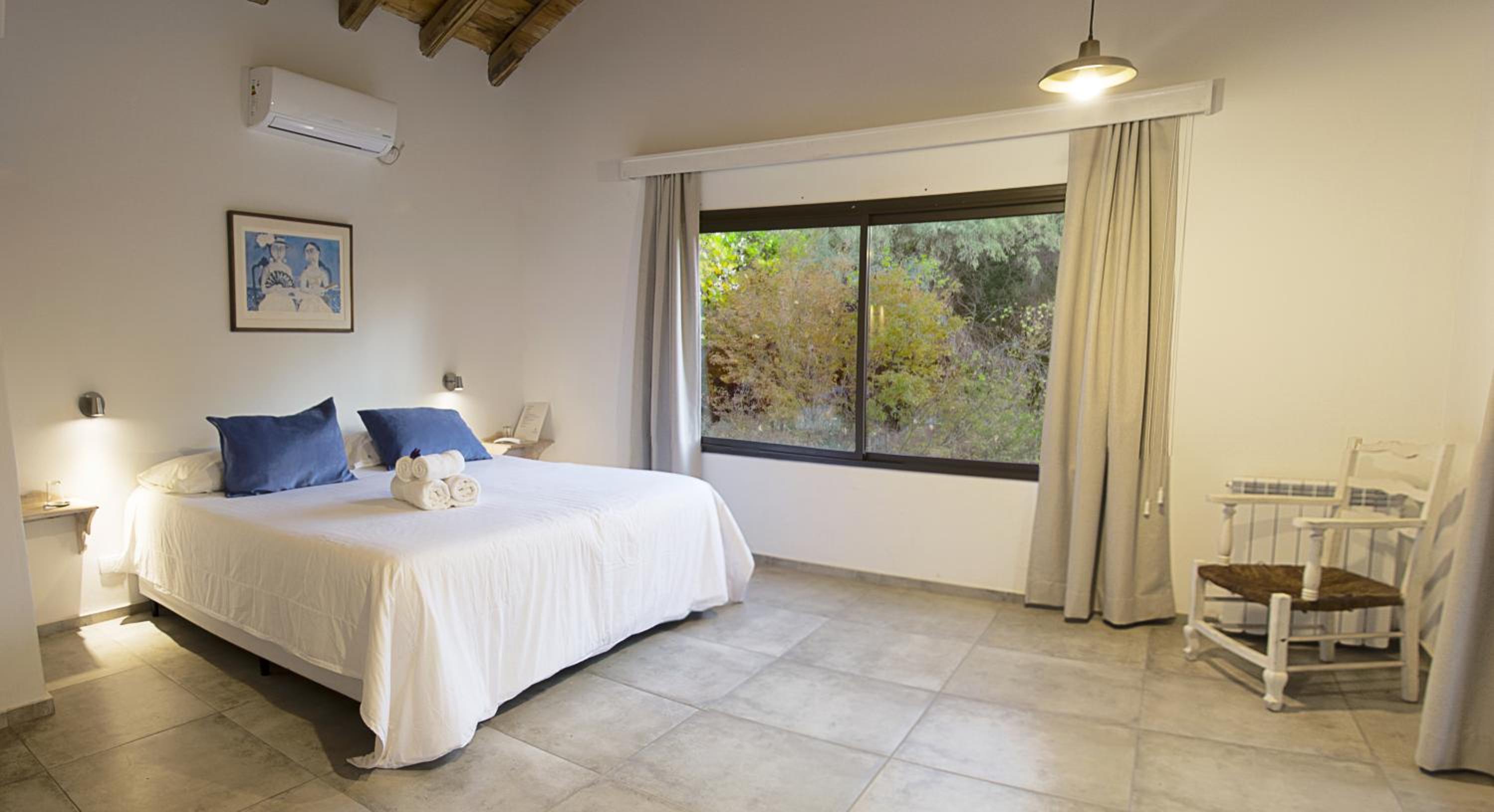 Queen Suite with Pool View photo 2