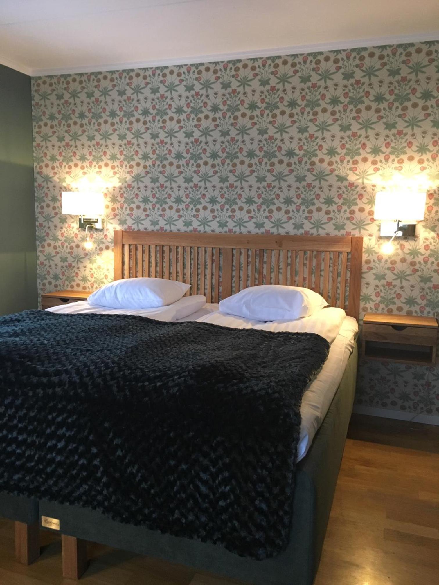 Double Room with Lake View - Photo 1