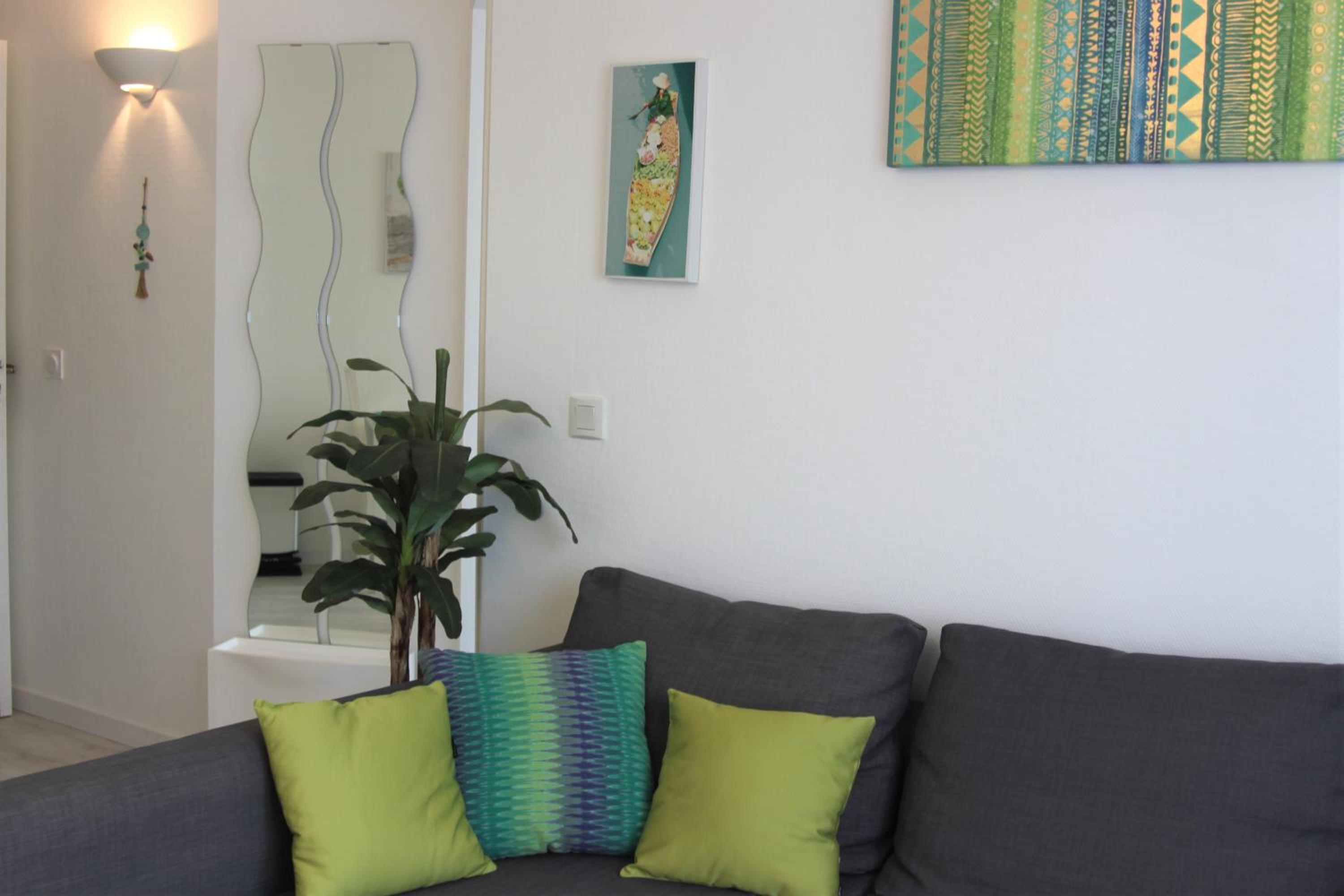One-Bedroom Apartment photo 3