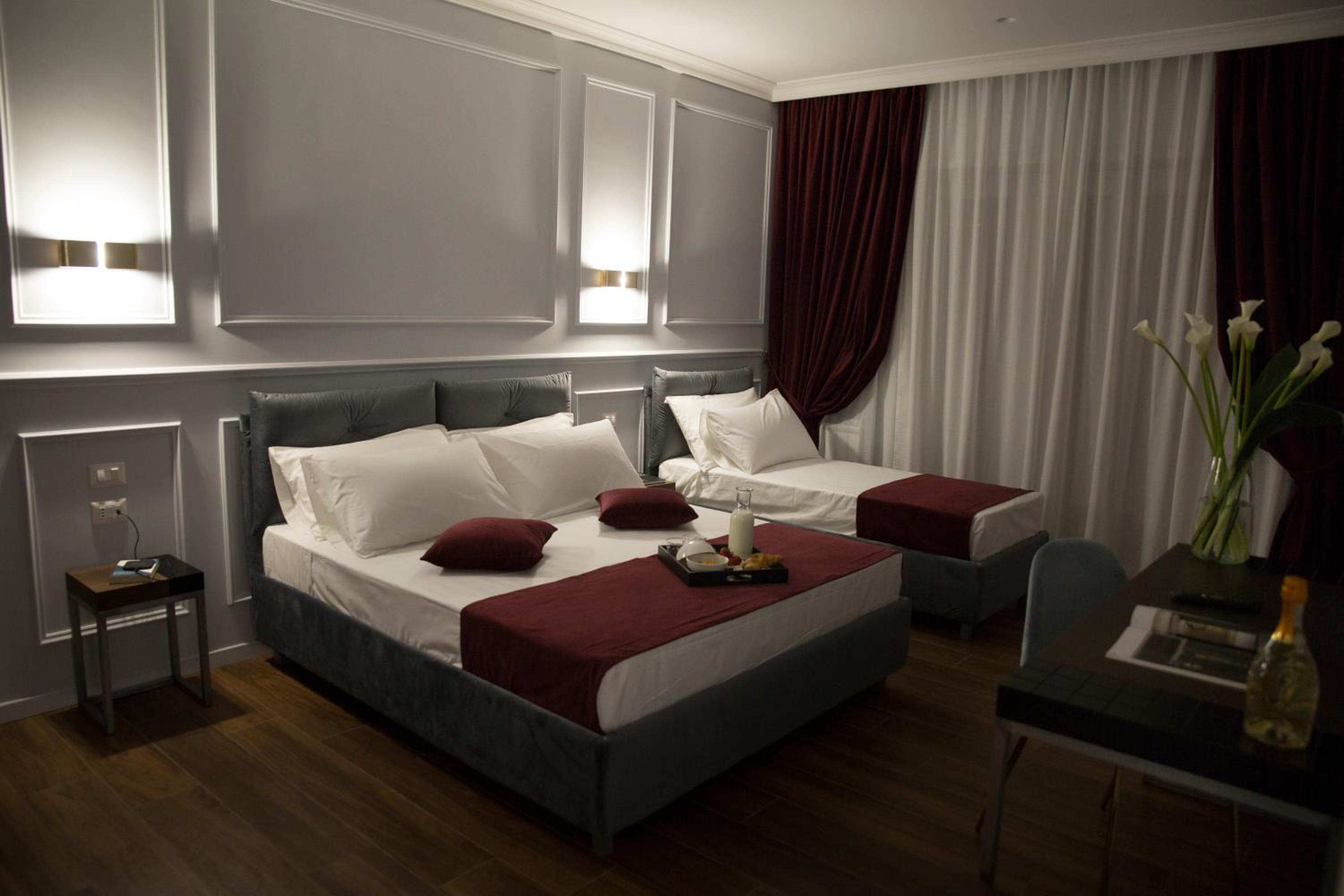Deluxe Double Room with Balcony photo 2