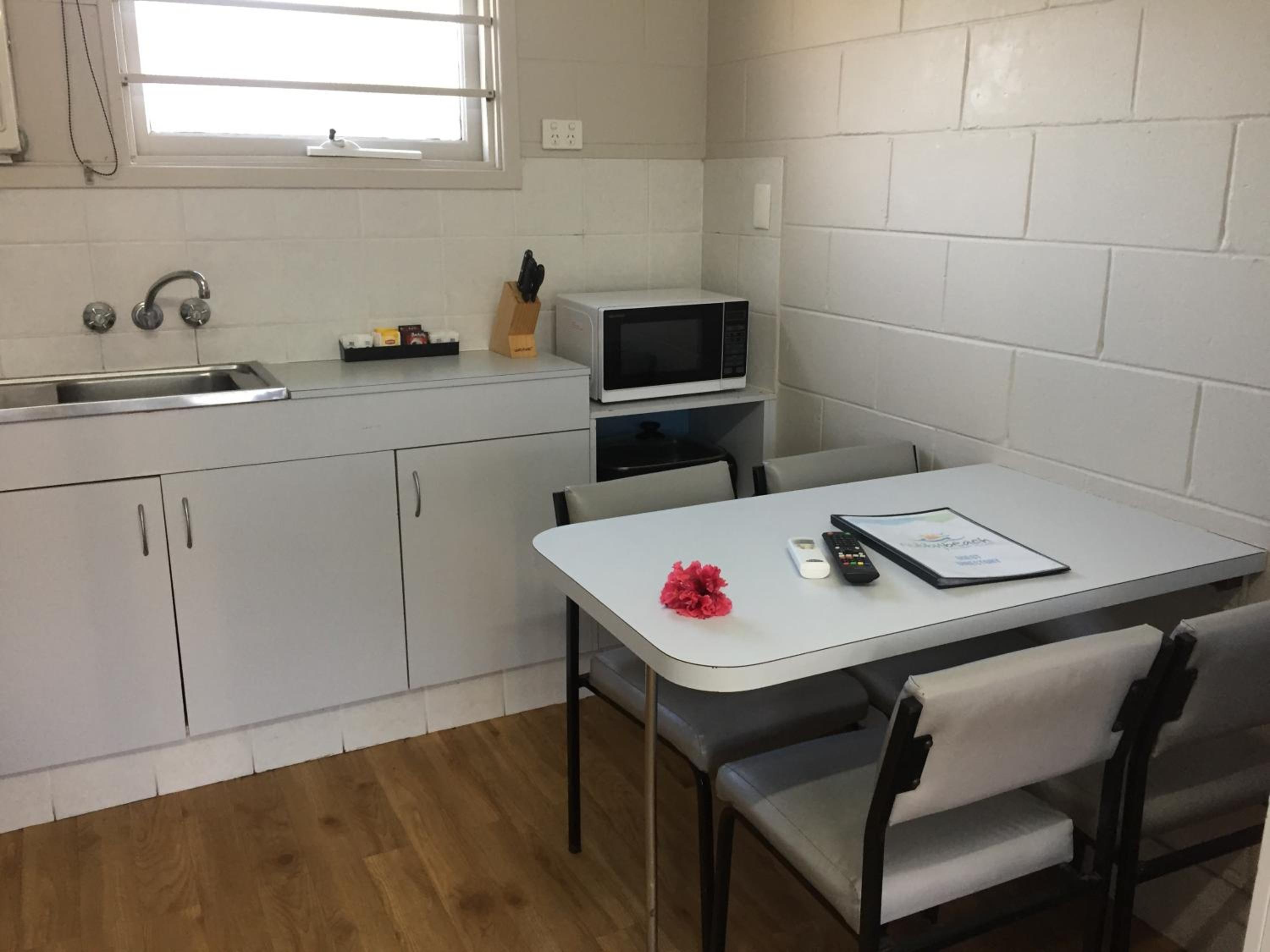 Basic Studio with Shared External Bathroom (4 Guests) thumbnail 5