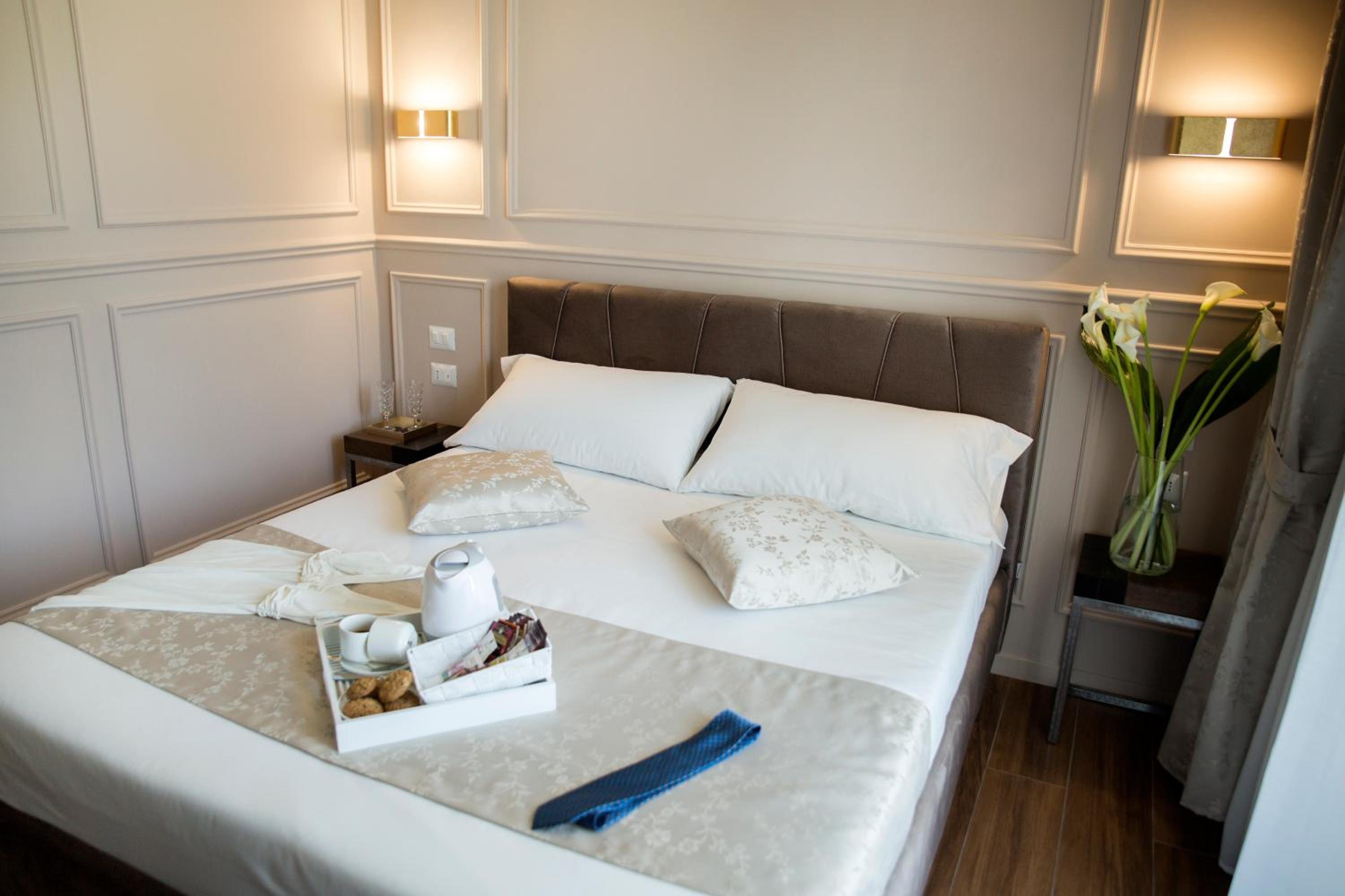 Deluxe Double Room with Balcony photo 2
