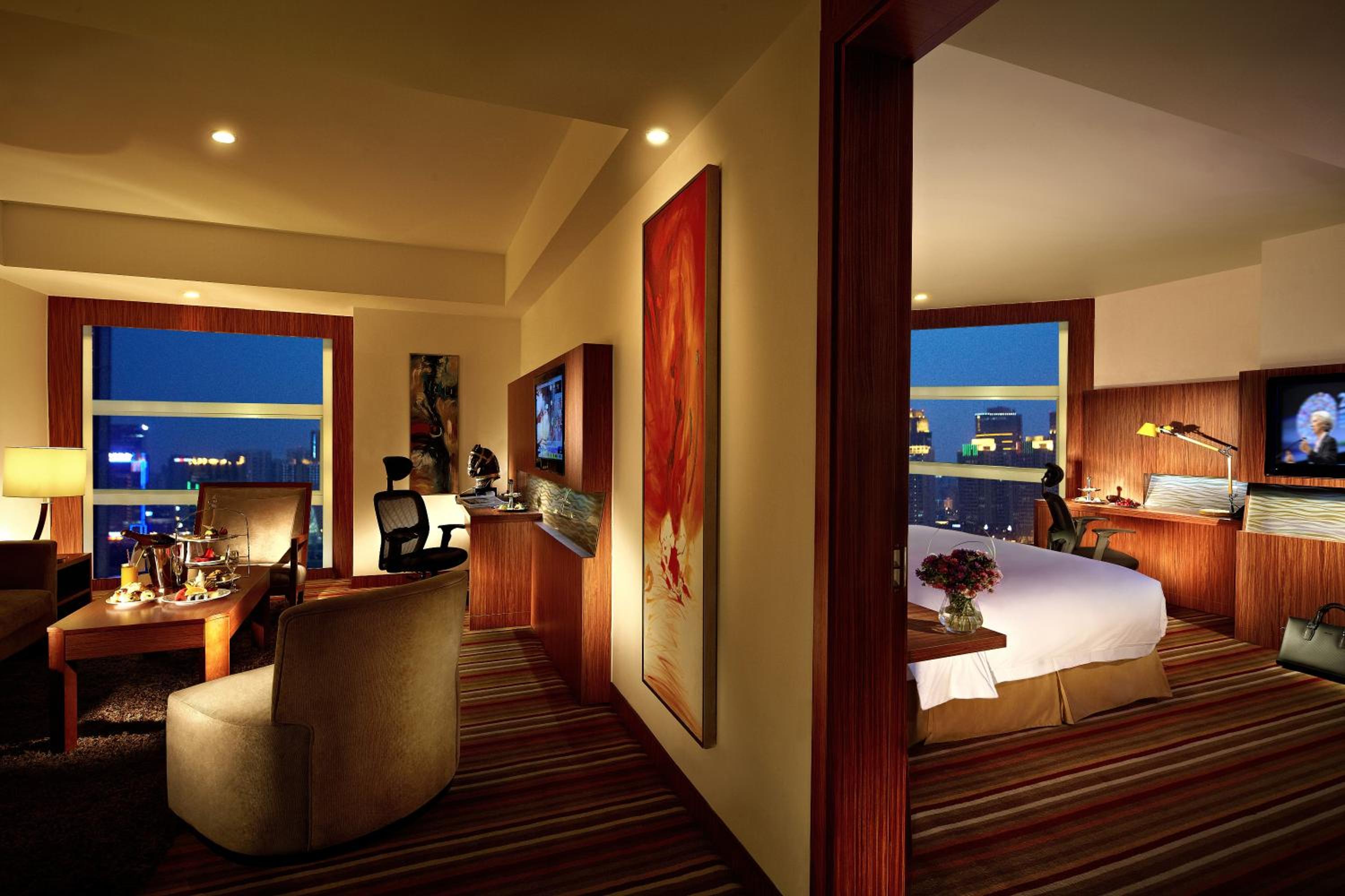 Premier Suite with One Single Bed and City View  - Photo 5