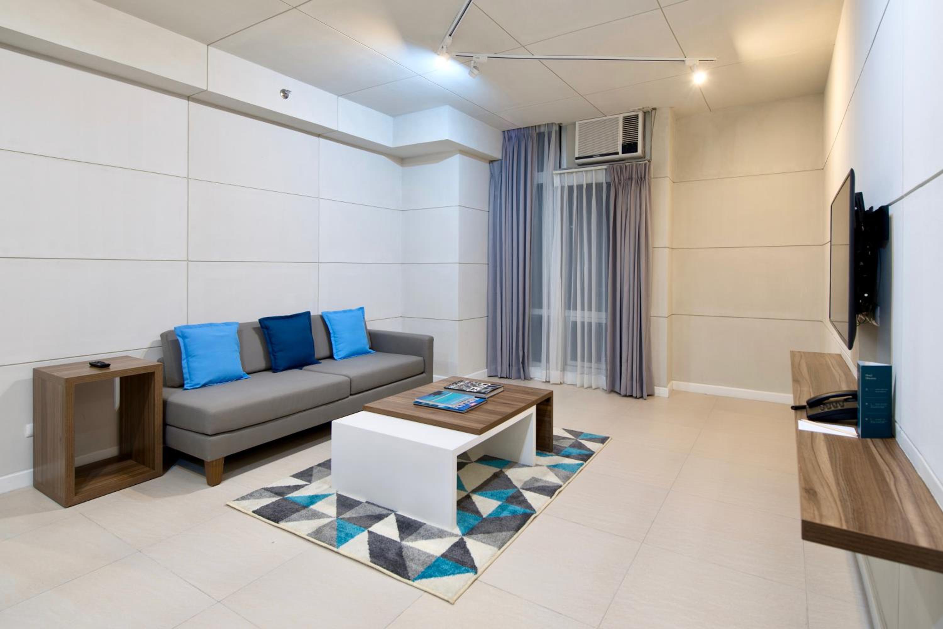 One Bedroom Executive Suite - Photo 2