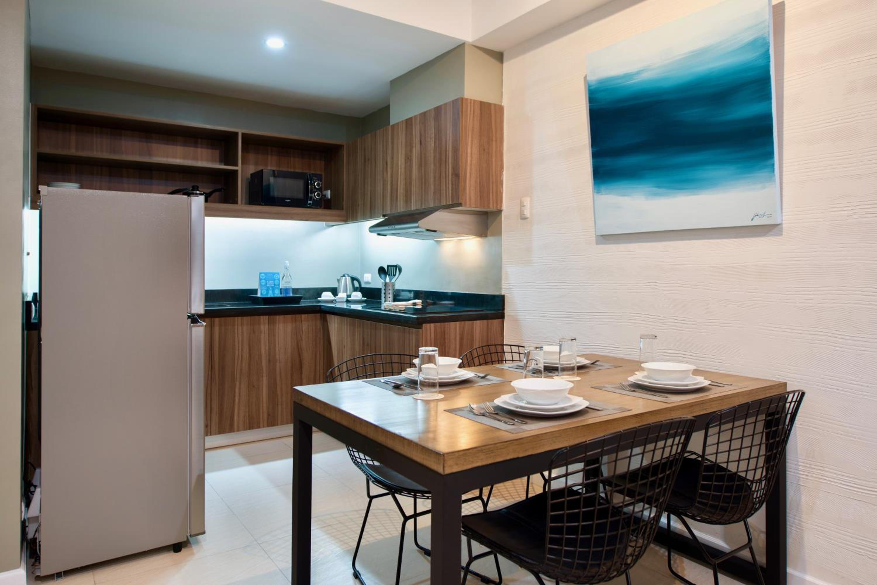 One-Bedroom Suite - Photo 2