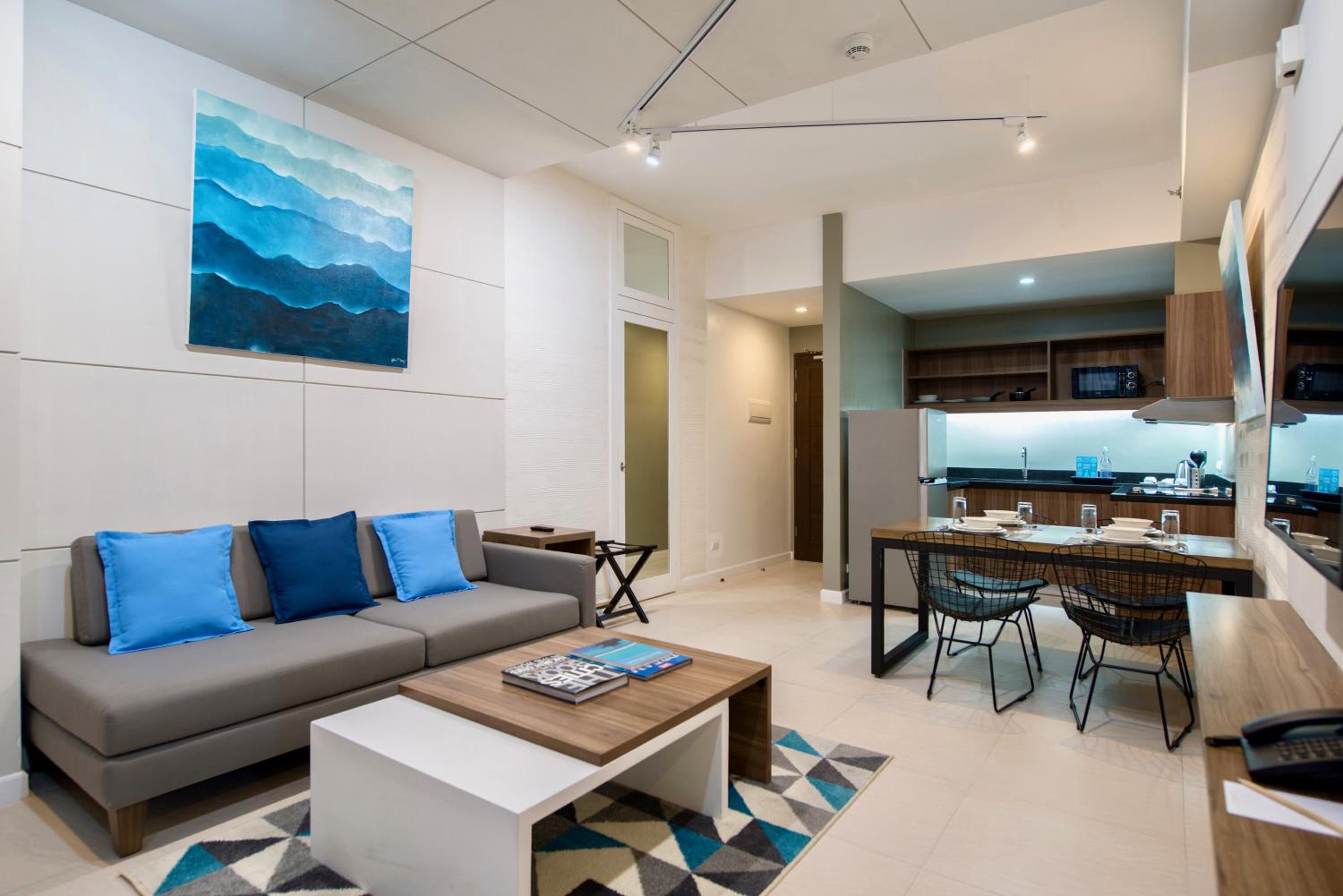 One-Bedroom Suite - Photo 10