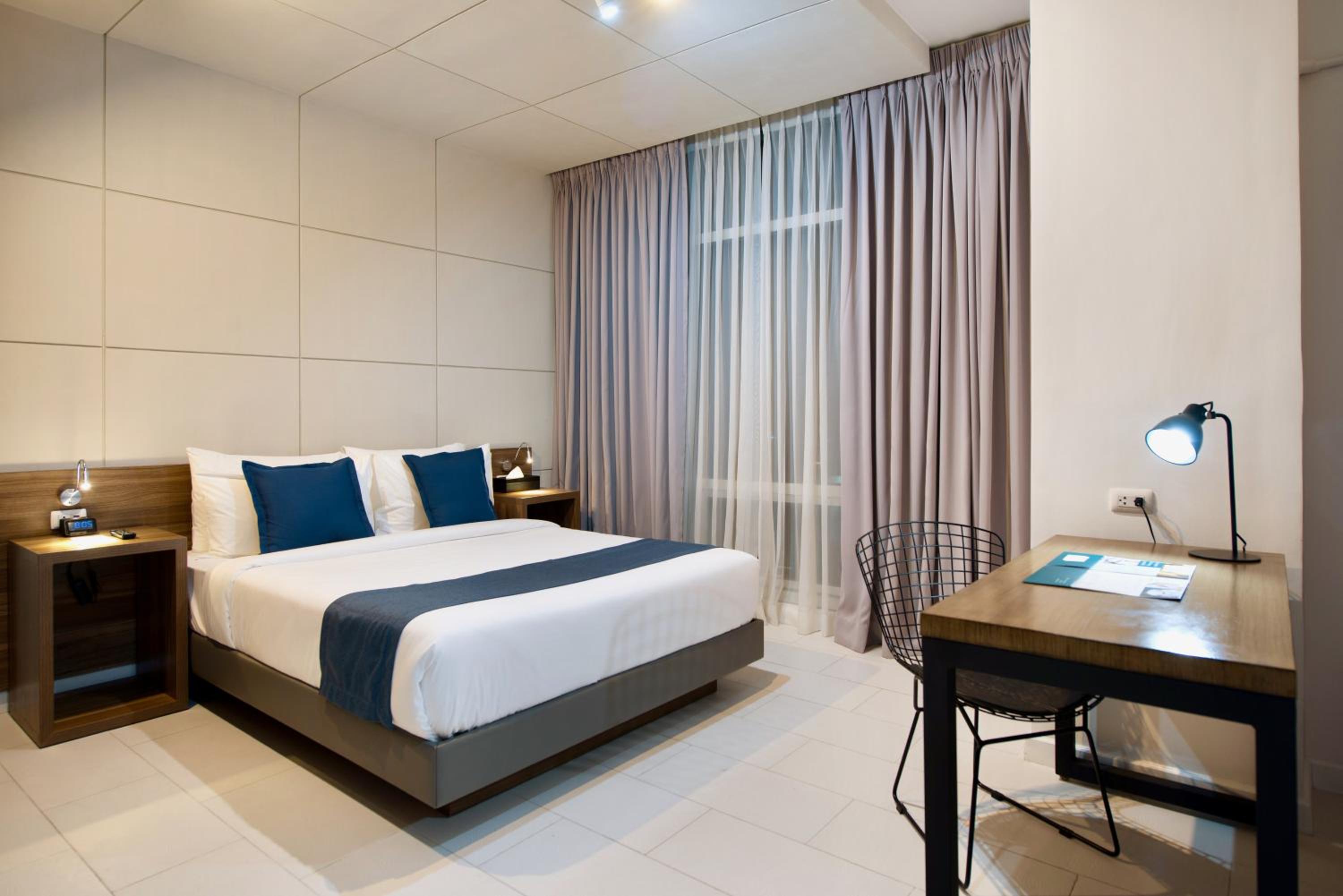 One-Bedroom Suite - Photo 3
