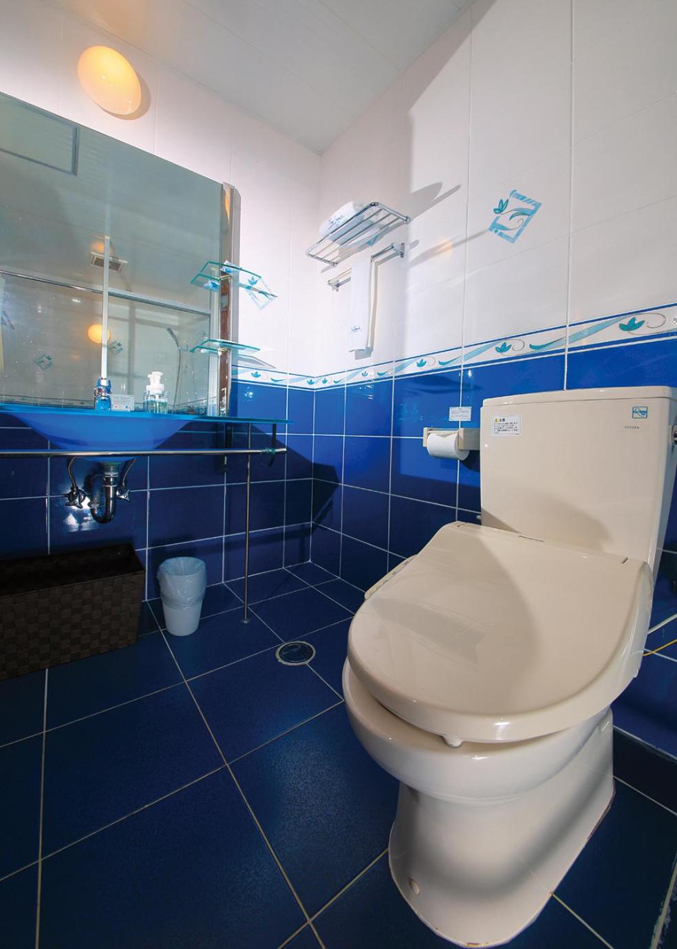 Deluxe Room with Nonsmoking - Photo 10