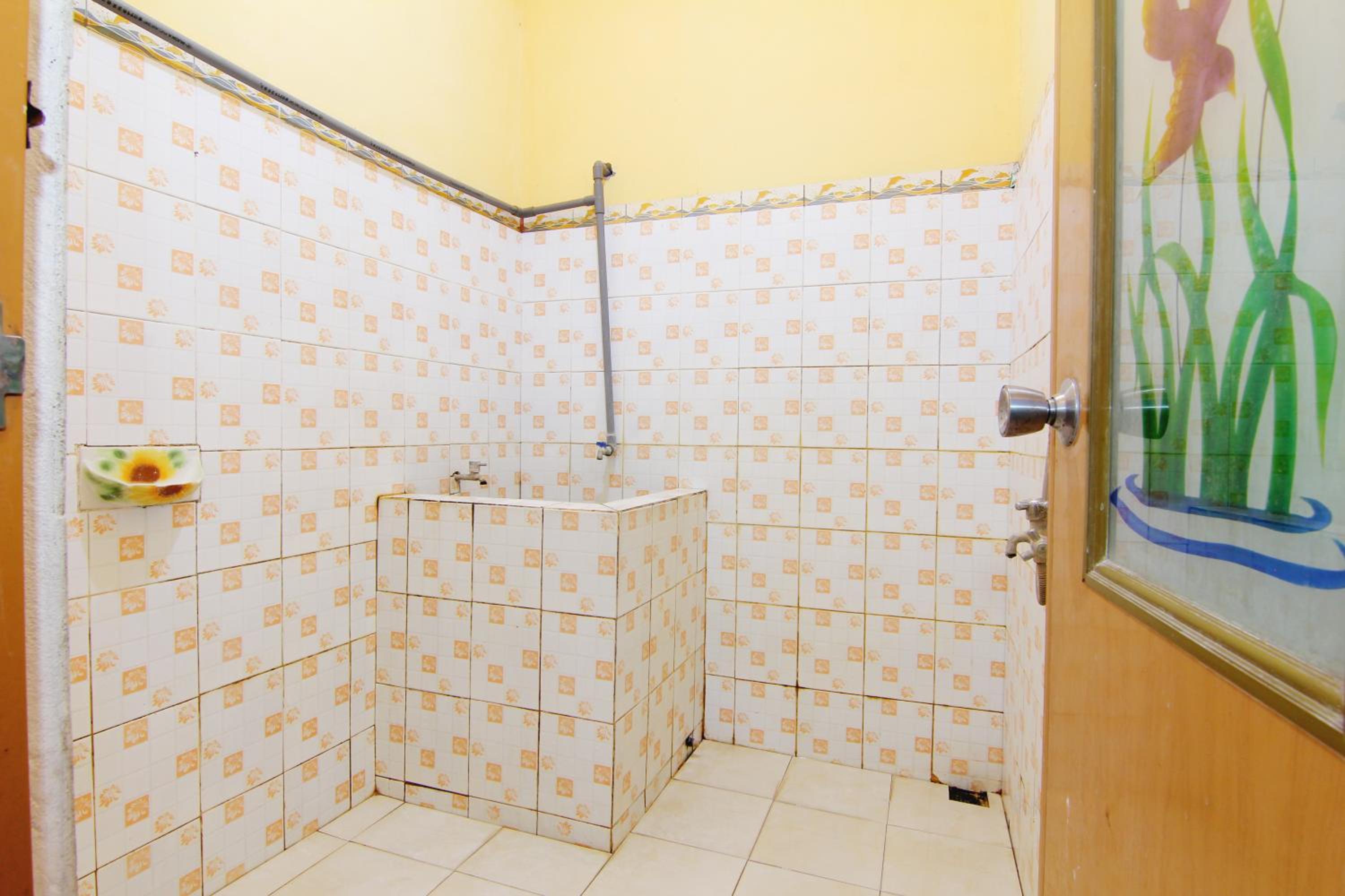 Standard Twin Room with Shared Bathroom photo 3
