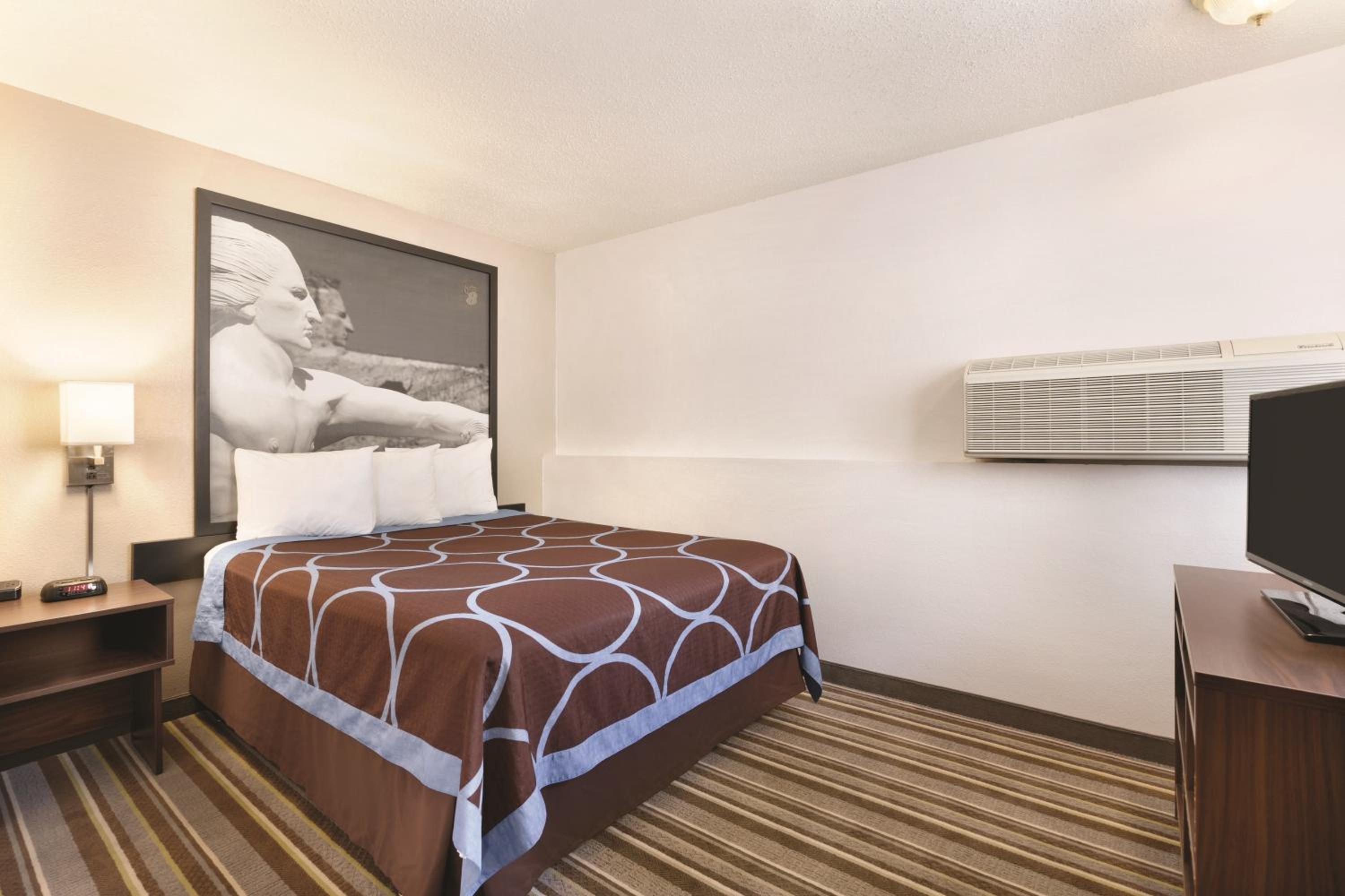 One-Bedroom Suite - Non-Smoking - Photo 1