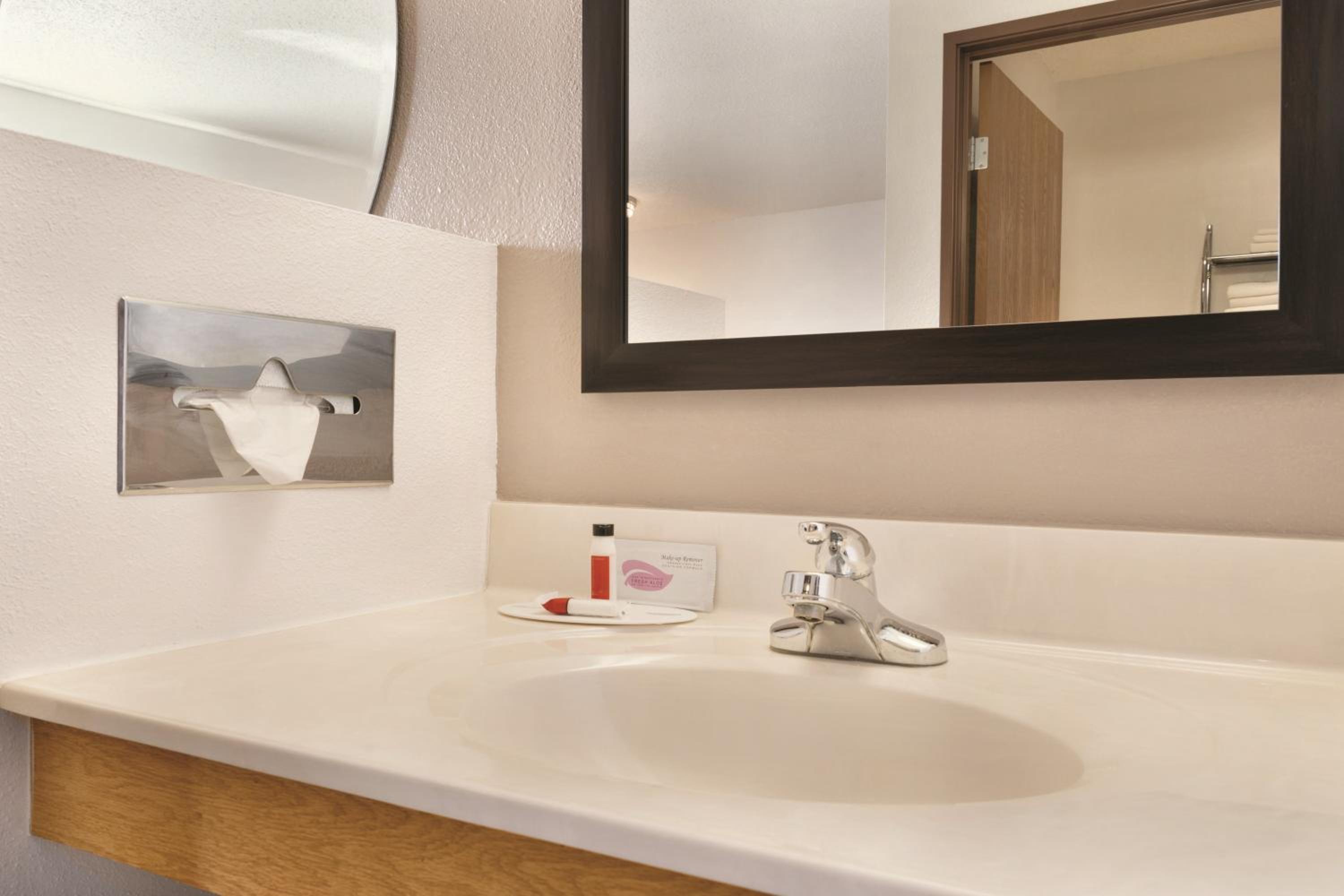 Standard Single Room - Photo 4