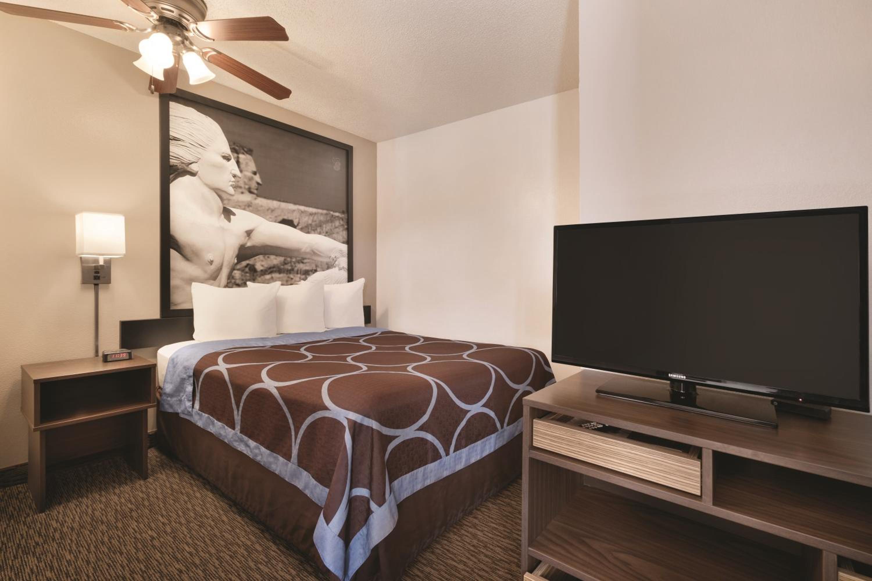 One-Bedroom Suite with Two Queen Beds - Non-Smoking - Photo 1