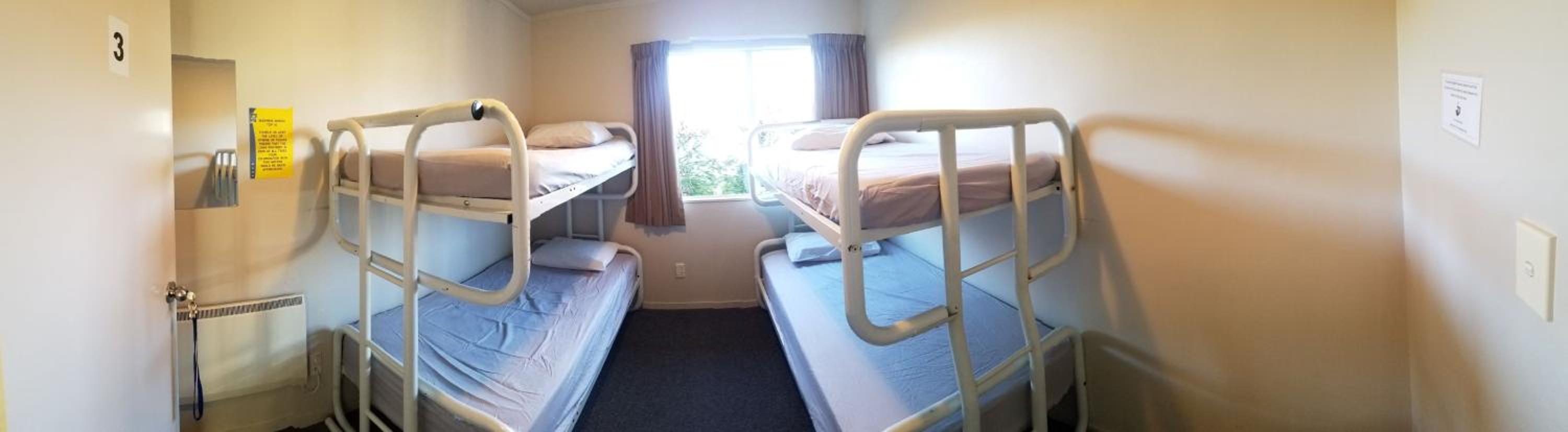 Standard Twin Room with Shared Bathroom, photo 7