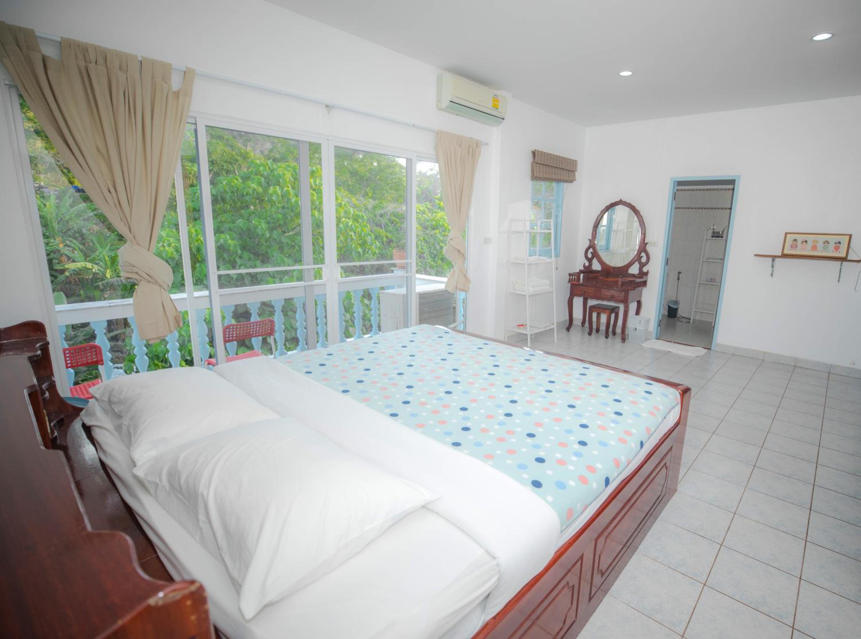 Two-Bedroom Suite - Photo 12