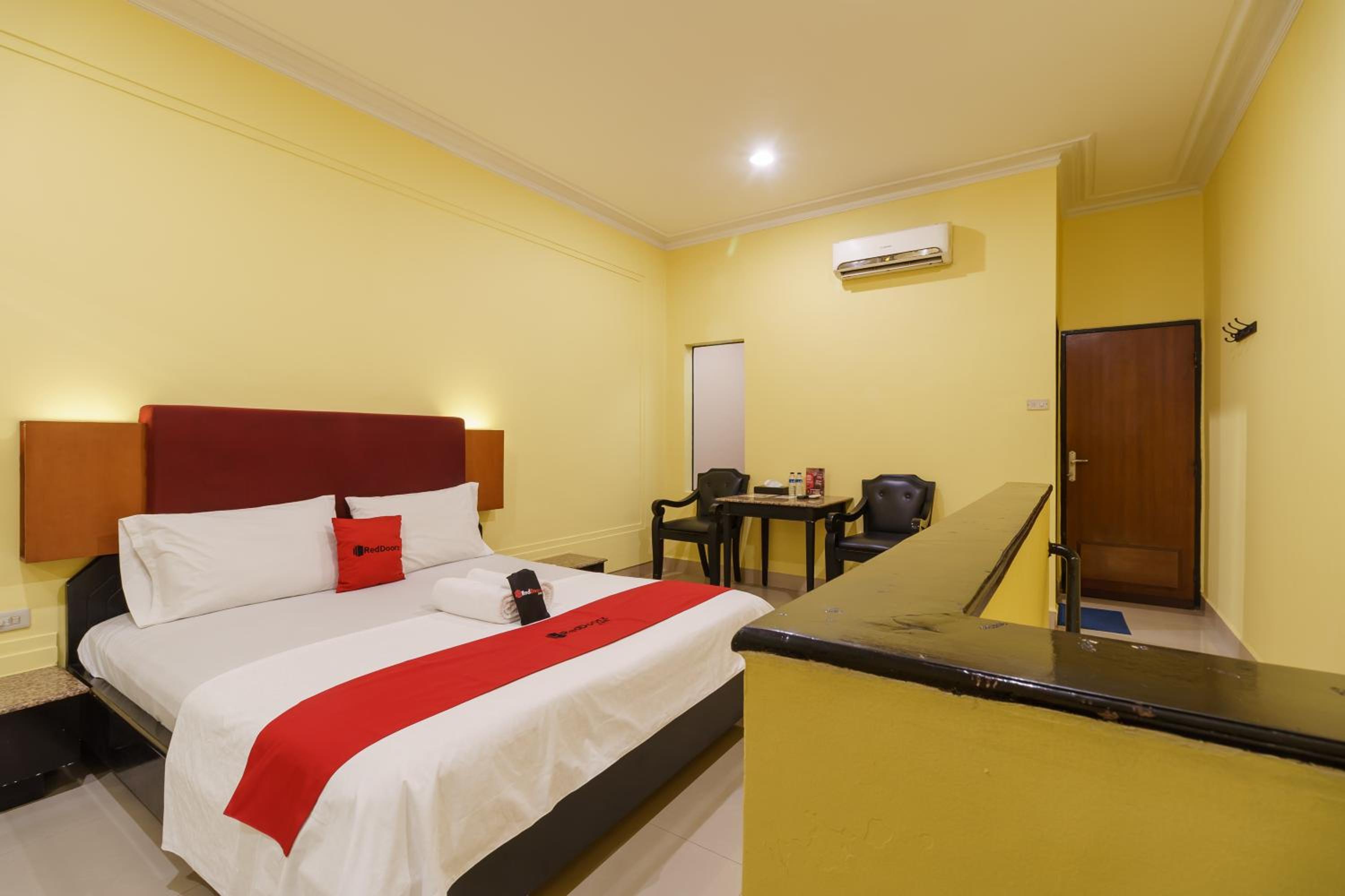 Deluxe Room - Photo 6