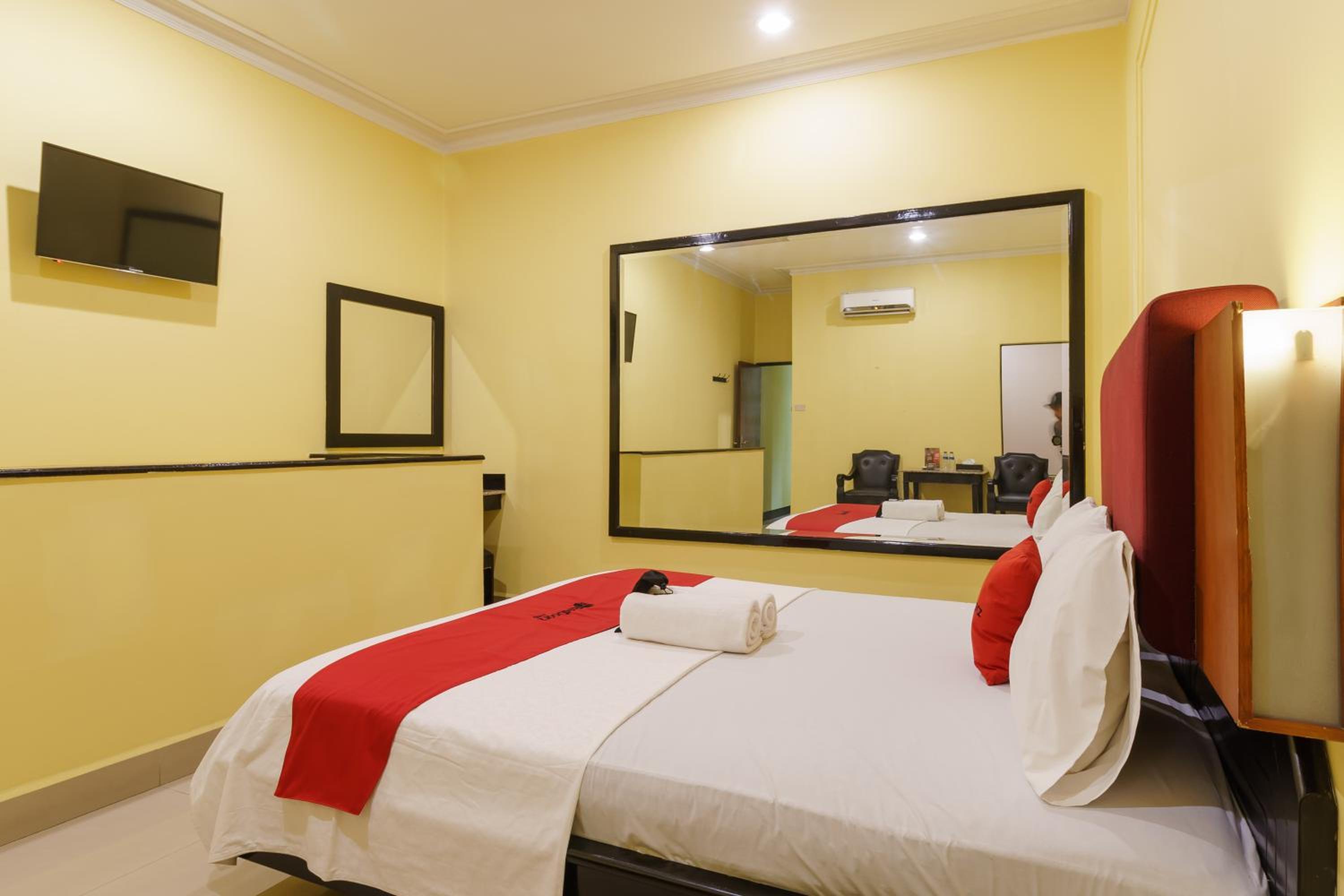 Deluxe Room - Photo 5