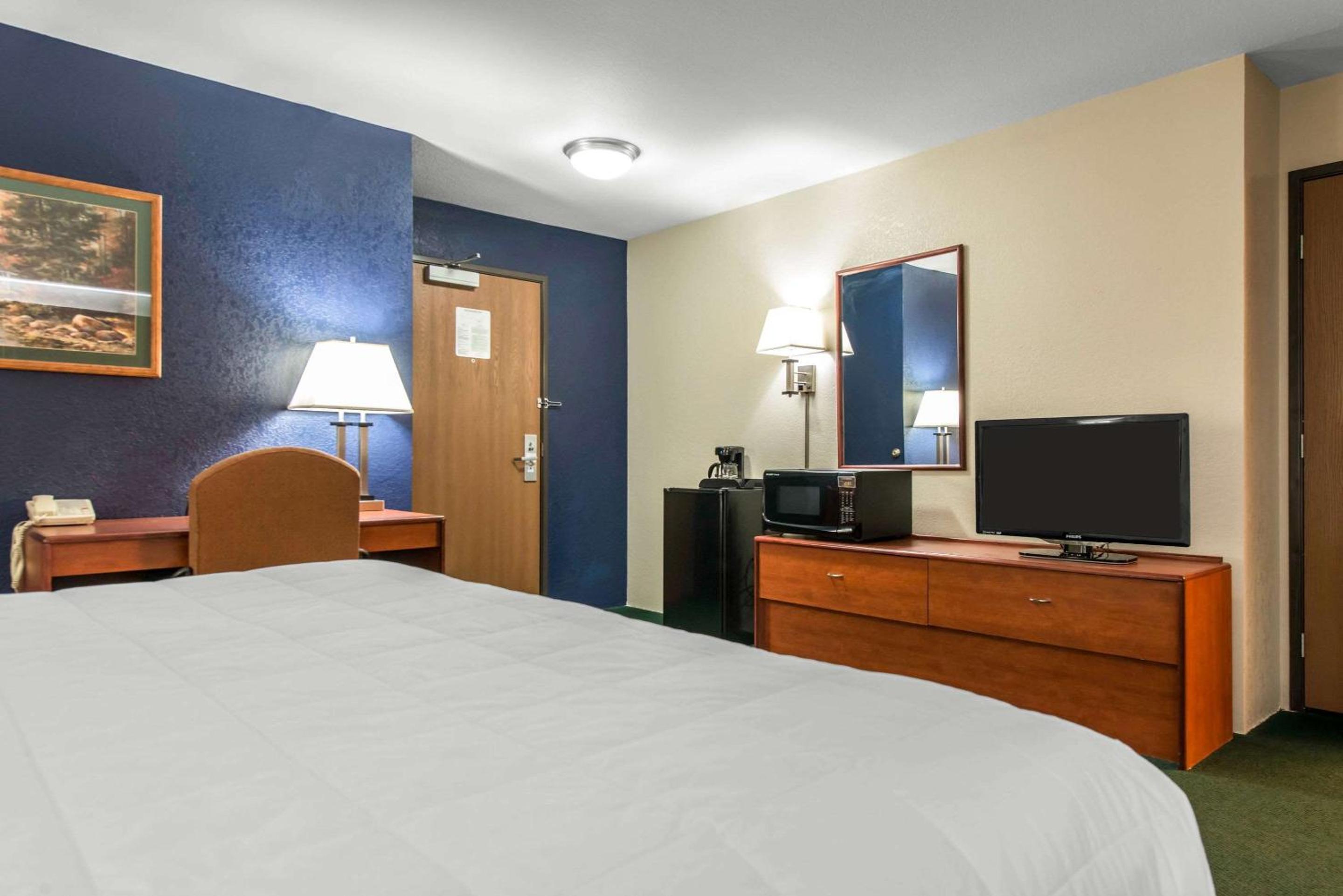 King Room - Non-Smoking photo 1